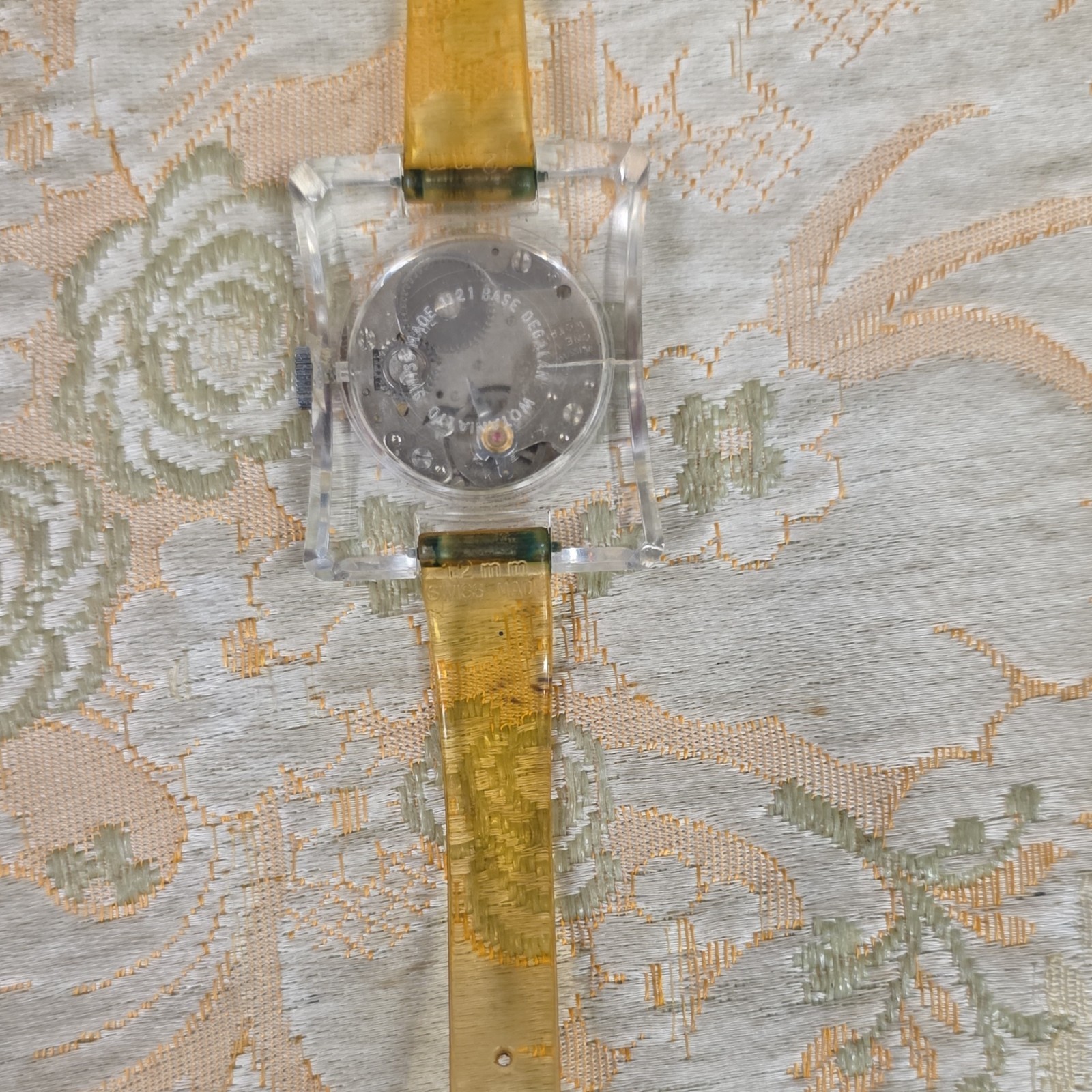 LEDA Superior Square Analog Wristwatch Red Dial Yellow Plastic Band Clear Case