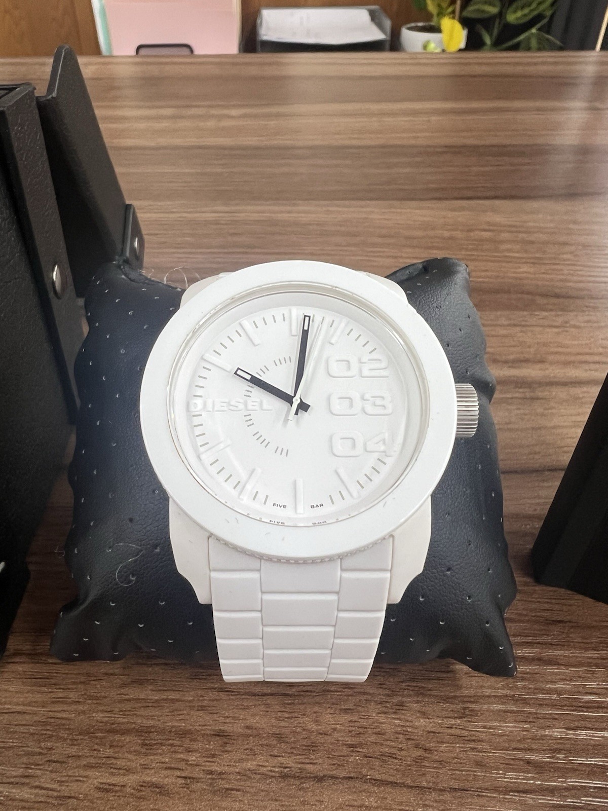 Diesel Analog Round Wristwatch White Dial/Case/Band Arabic & Stick Indices Box