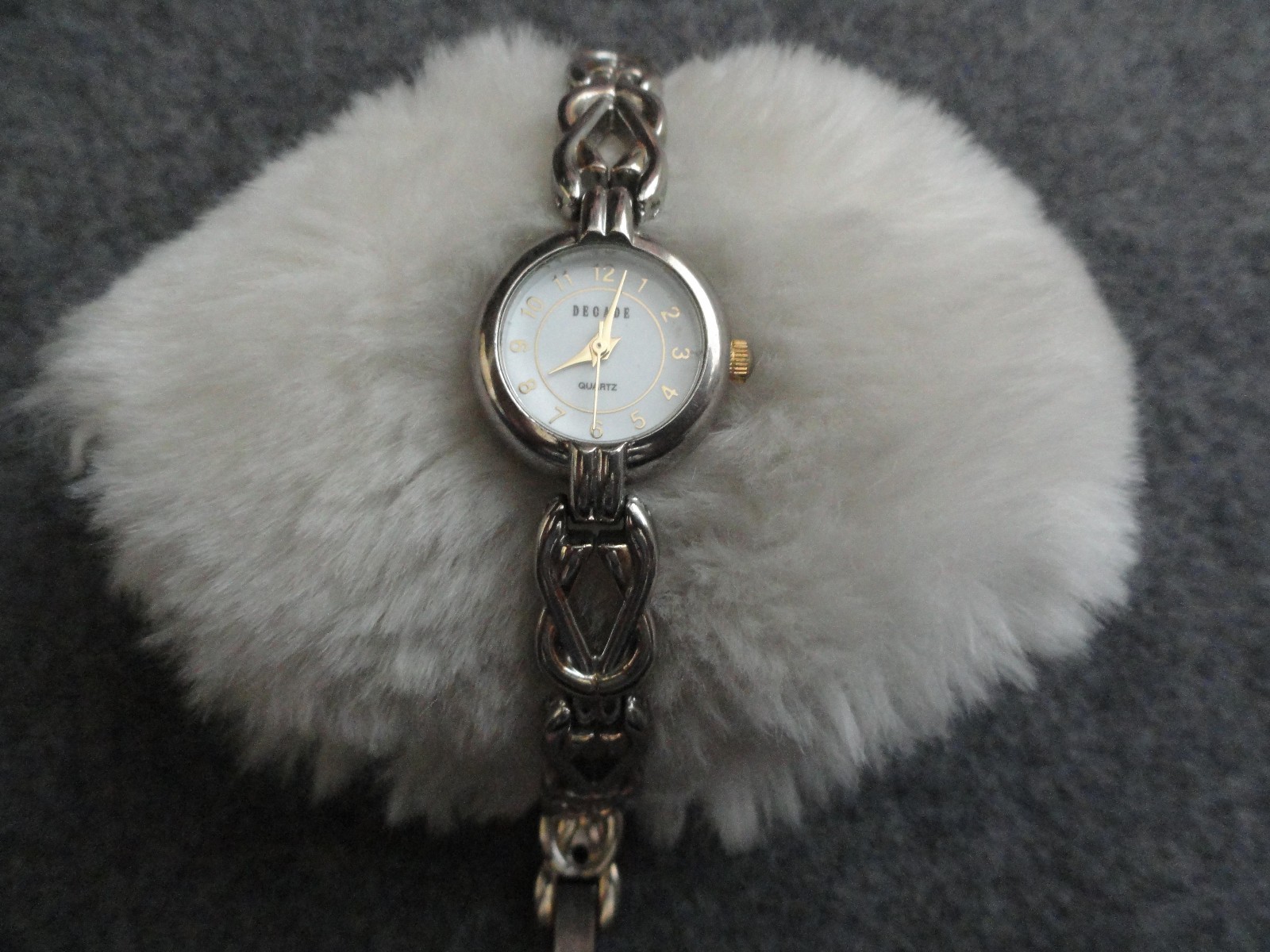 Decade Quartz Ladies Watch with a Pretty Band