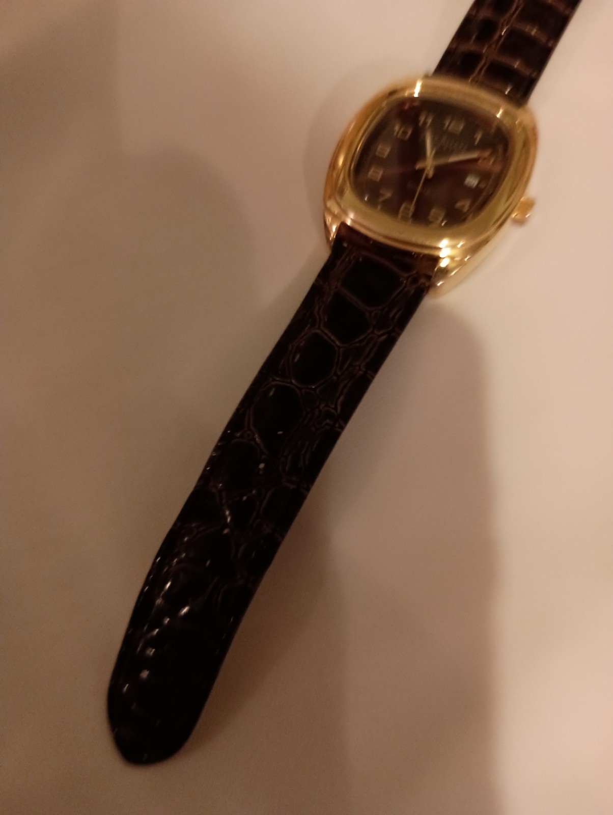 Vintage Joan Rivers Classics Gold Toned Large Faced Quartz Watch! Spectacular!!