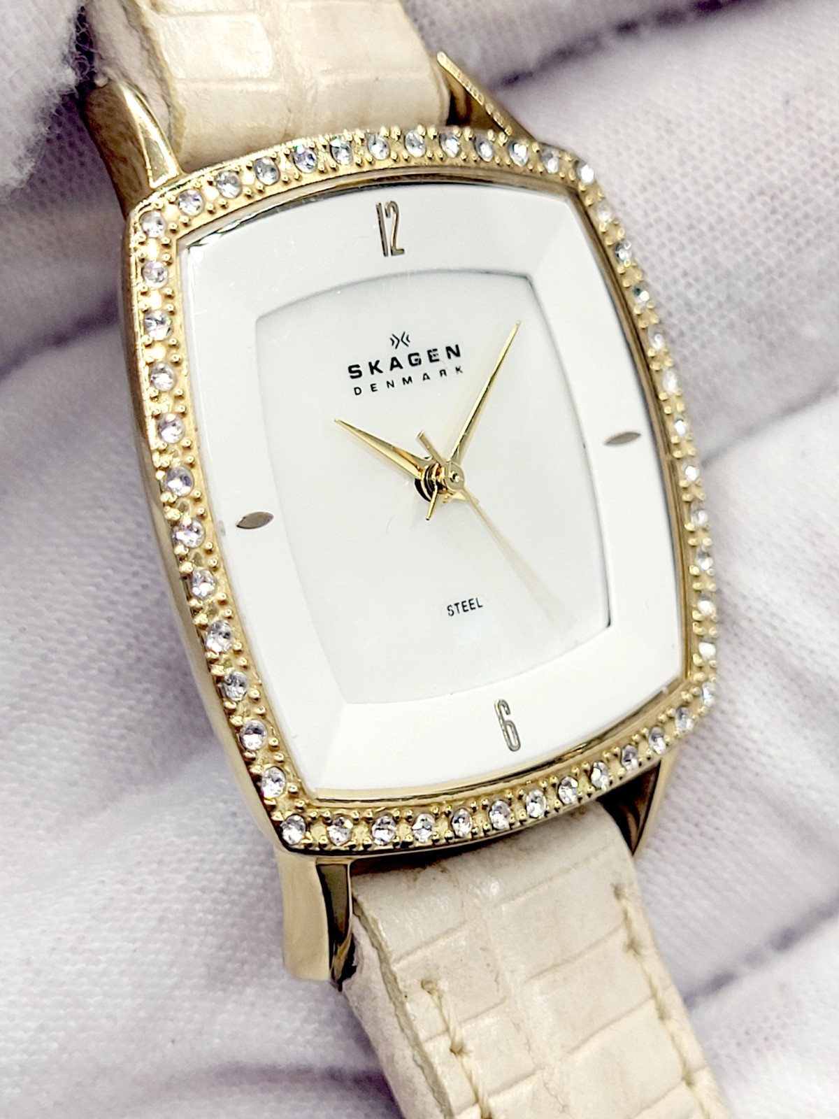 28mm Skagen MK348SGLT8B Mother of Pearl Dial Beige Leather Strap Women’s Watch