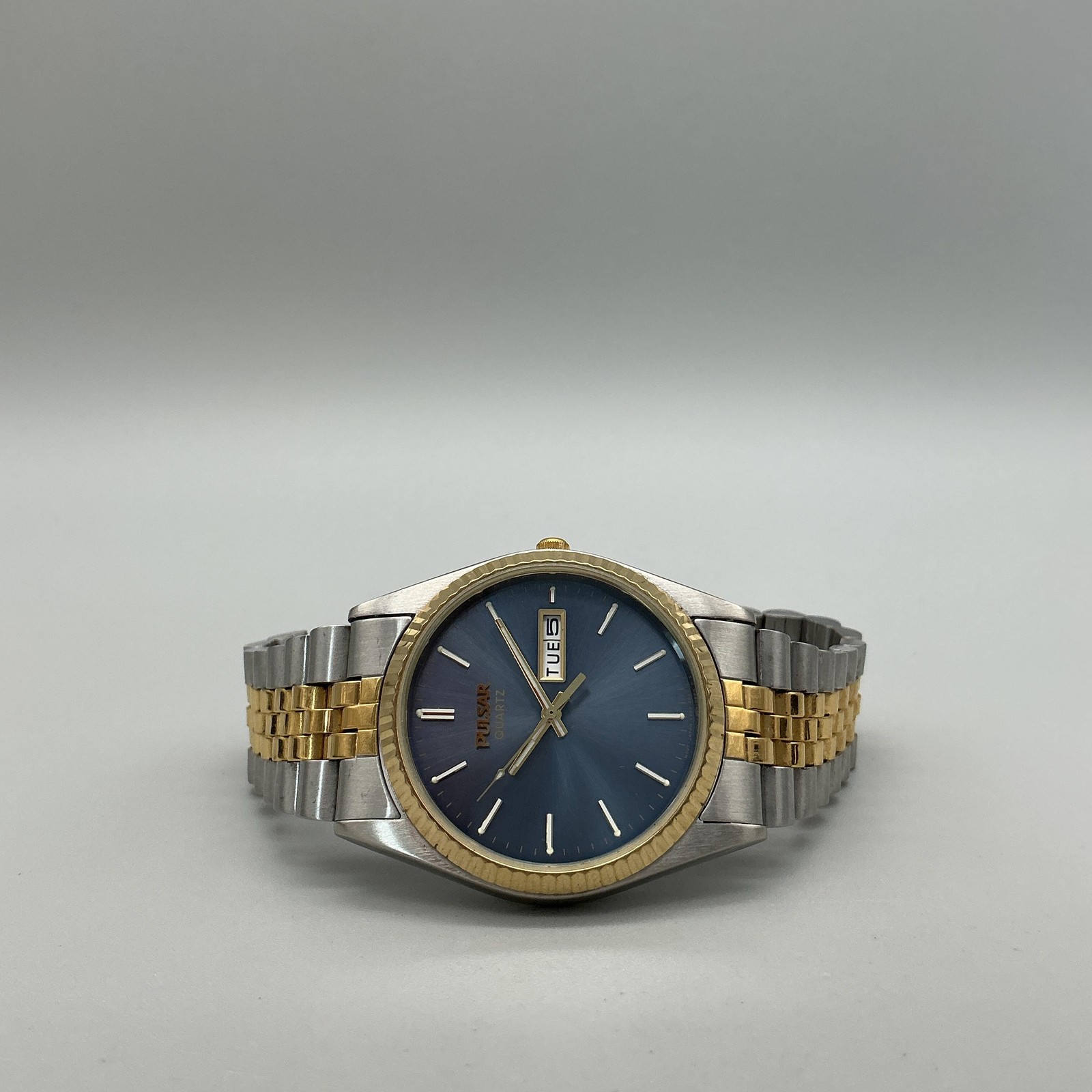 Vintage Pulsar Mens Watch 35mm Blue V533-8B50 Two Tone Day Date New Battery 7.5″