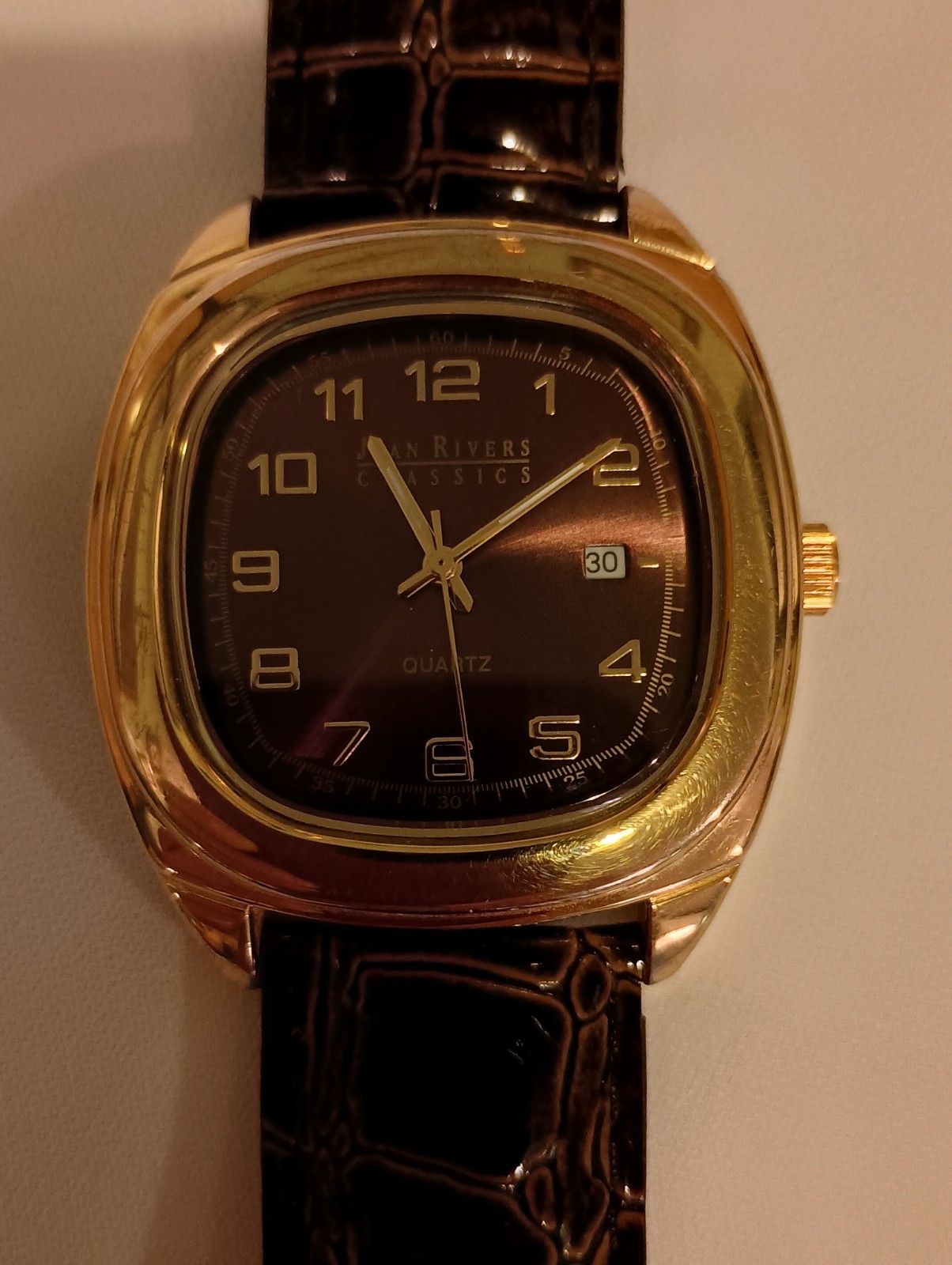 Vintage Joan Rivers Classics Gold Toned Large Faced Quartz Watch! Spectacular!!