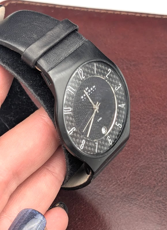 Skagen Denmark Genuine Leather Quartz Movement Date Indicator Wristwatch