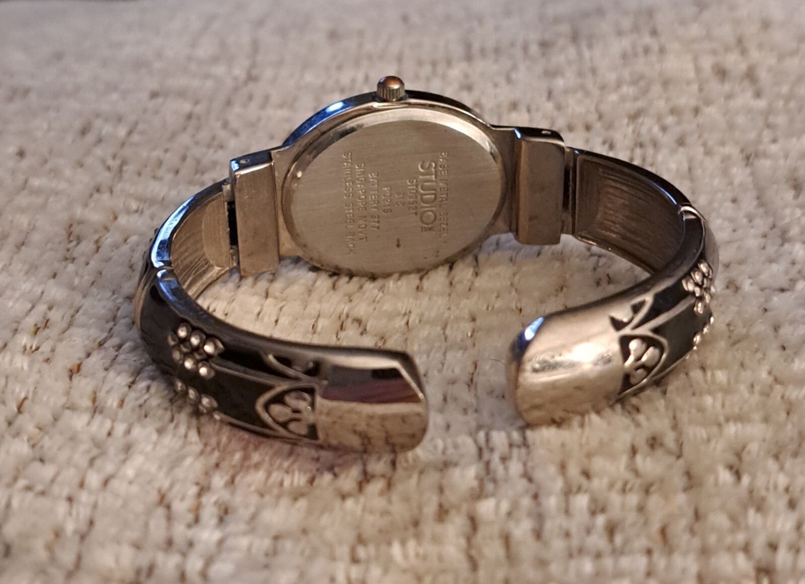 Studio Women’s 8″ Cuff Bangle Watch Silvertone Black Gemmed Band New Battery