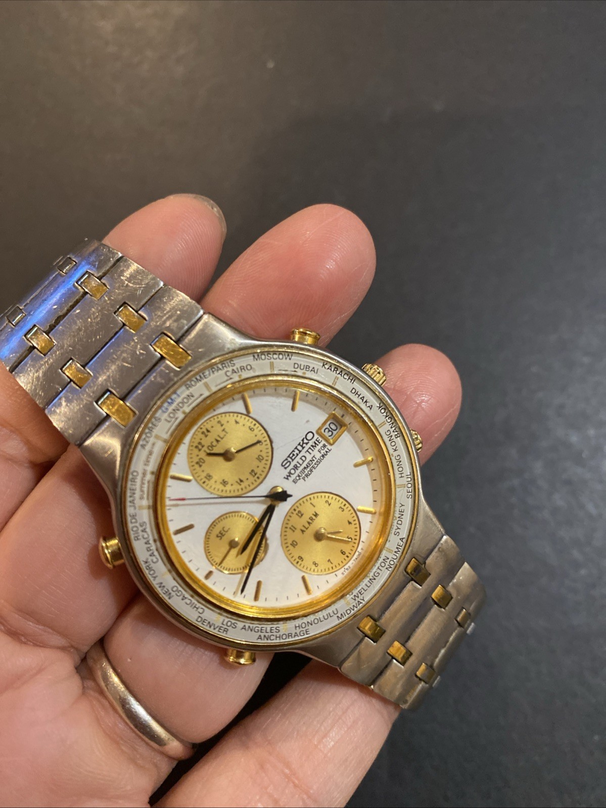 VINTAGE SEIKO QUARTZ WORLD TIMER WRIST WATCH 5T52-7A00 W/DATE