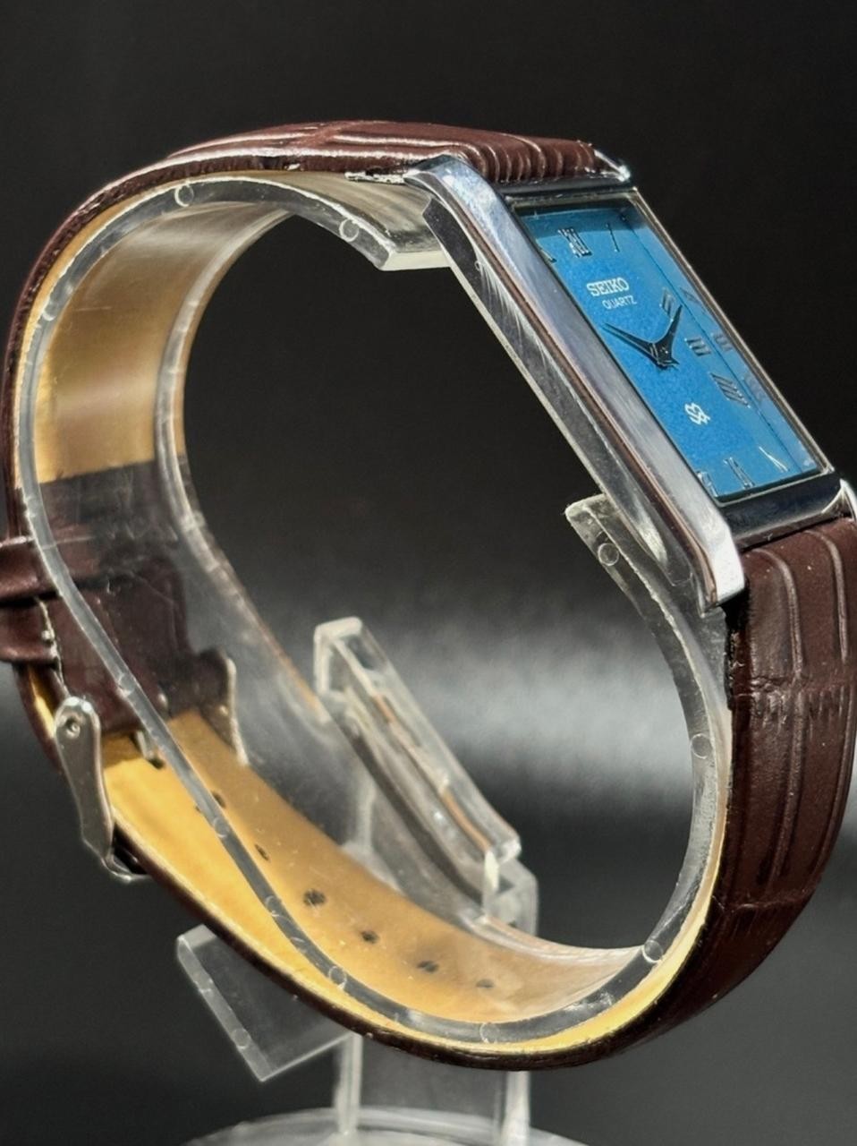 Vintage Seiko Slim Quartz Men’s Wristwatch With Free DDP Shipping