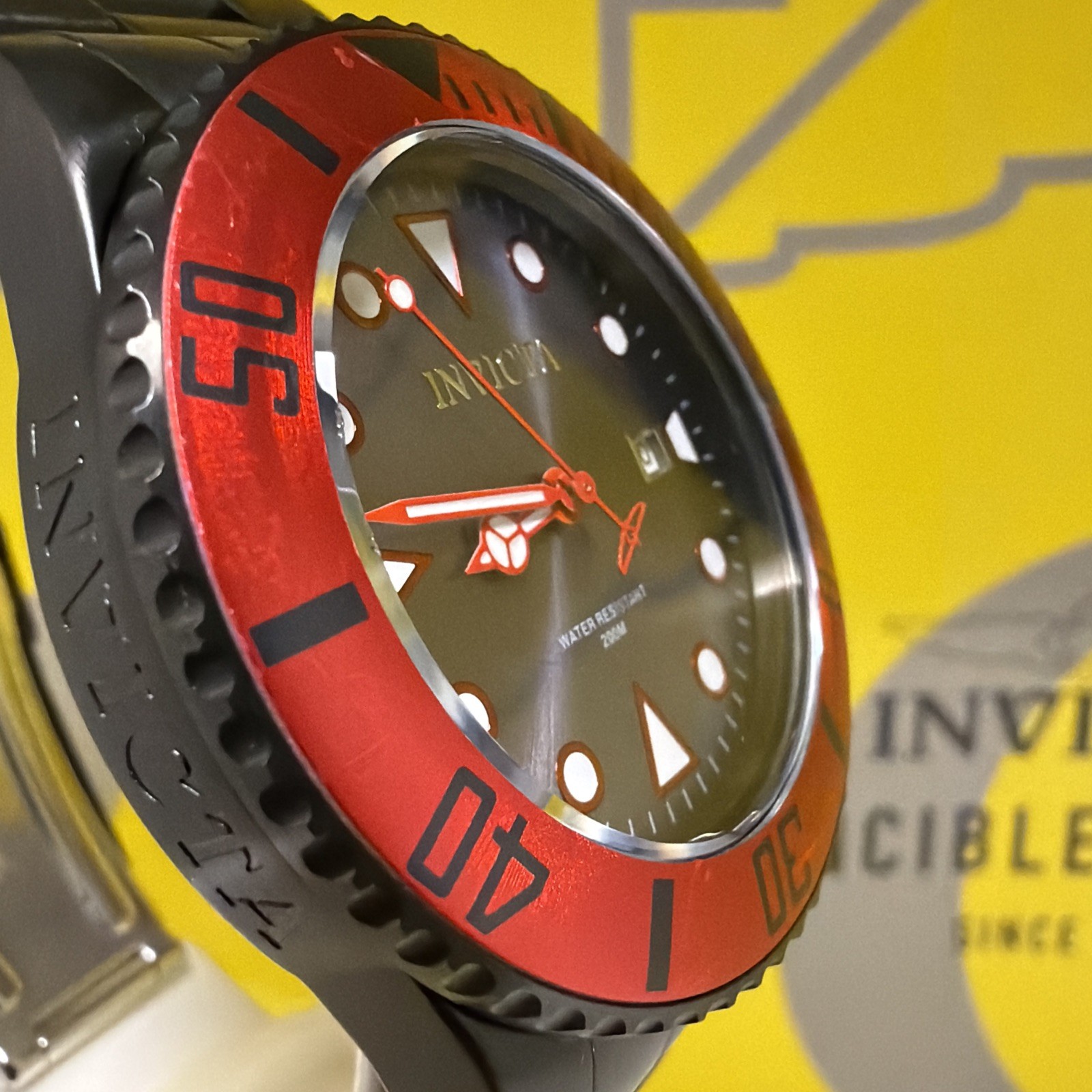 Invicta Pro Diver Gray Dial, Red Bezel & Black Stainless Band Men’s Watch! RARE!