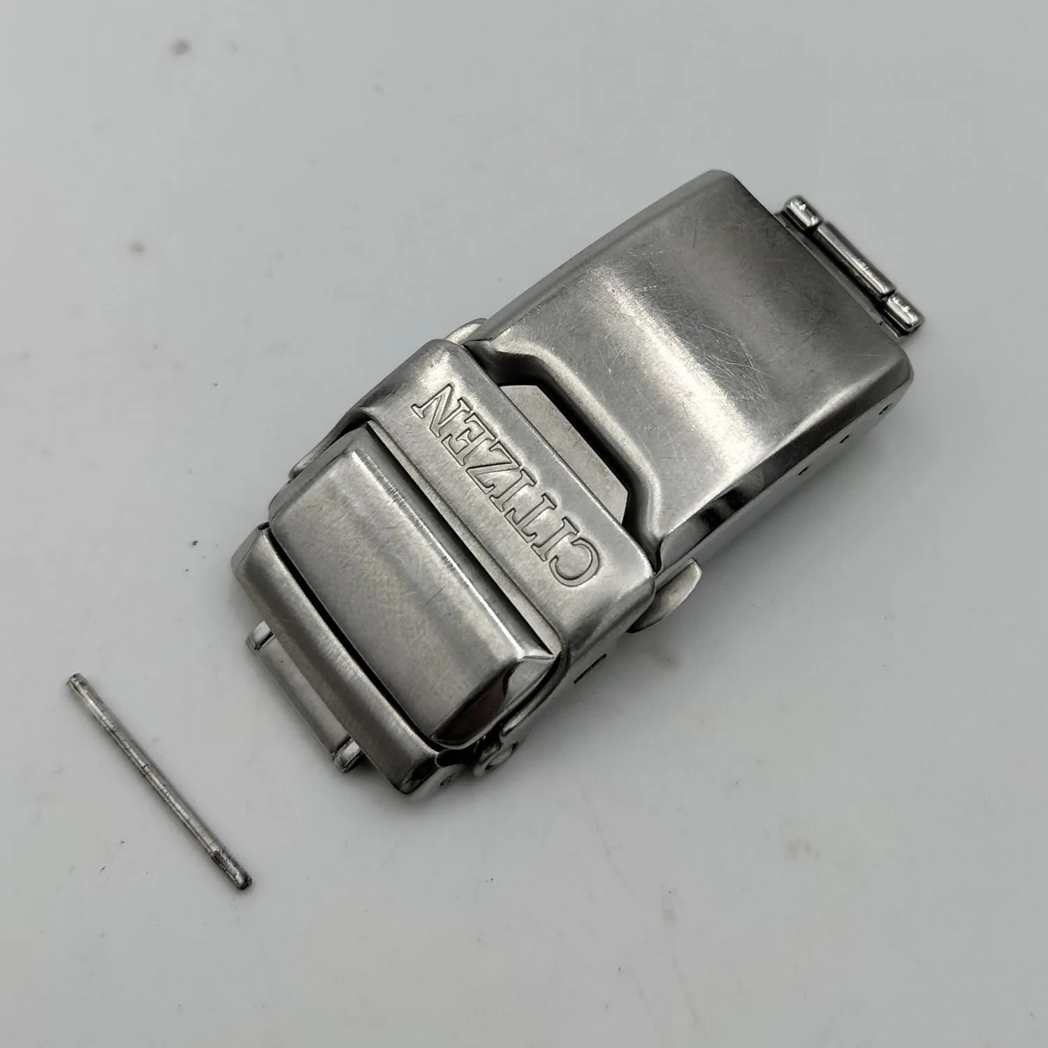 Used watch parts: Citizen chronograph 0610-K005132 buckle, clasp, strap, band.
