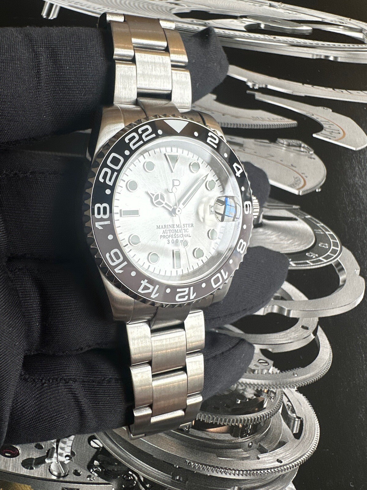 seiko nh35 JP custom 40m automatic White/silver Opaline Dial Black & Grey Bezel