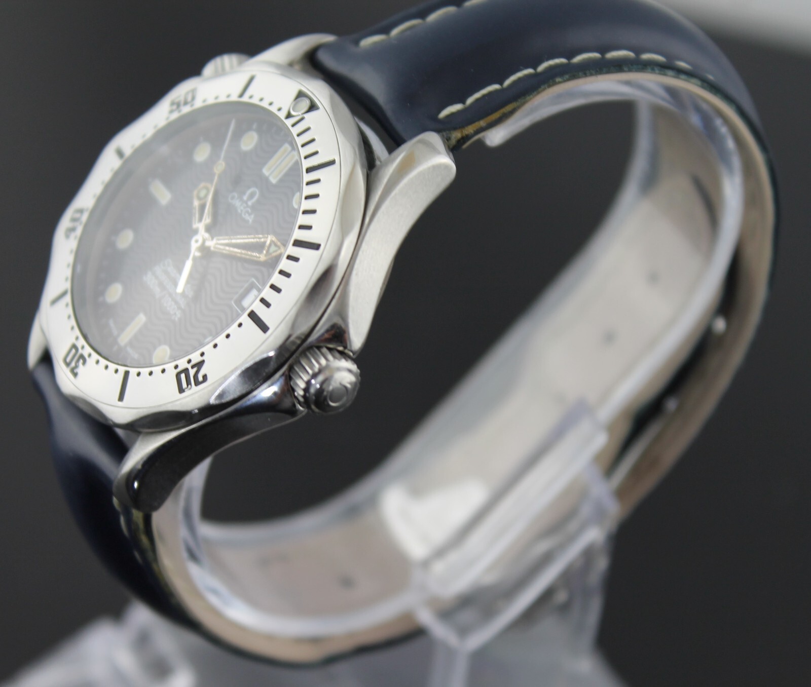 Omega Seamaster 2562.80 Professional MIDSIZE Men’s Blue RUBBER Quartz Watch