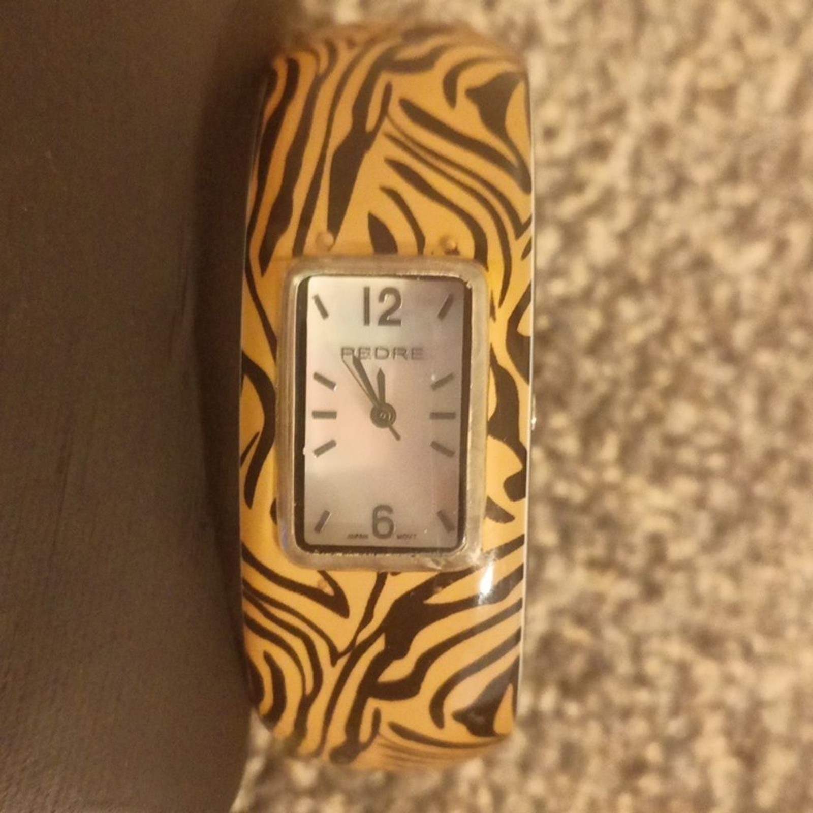 Pedre Vintage animal print plastic resin mother of pearl face women’s cu…
