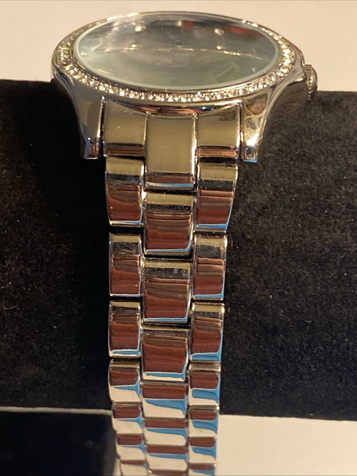 Bora Watch Womens Silver Tone Gem Set Bezel Round Dial 37mm New Battery