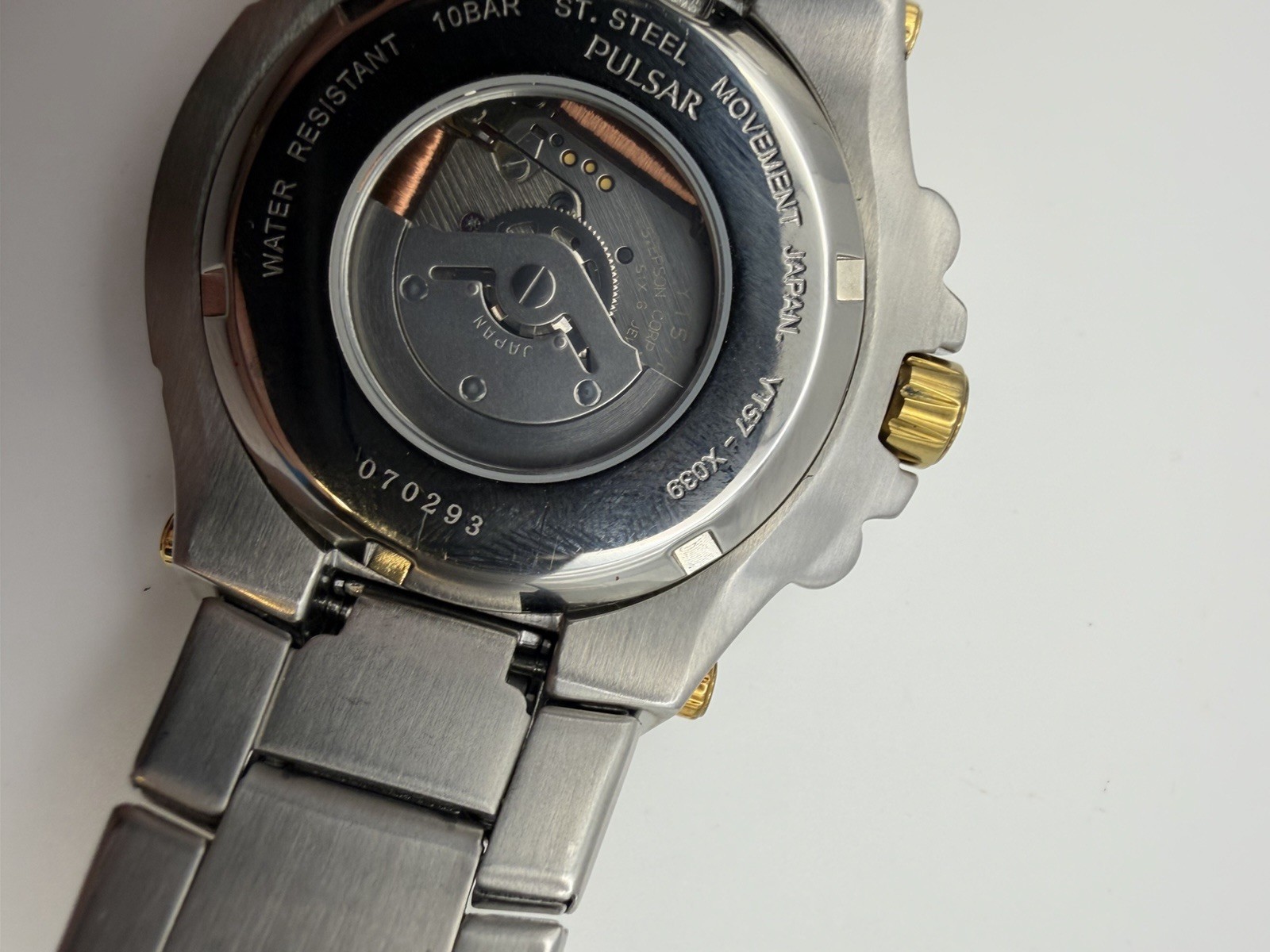Pulsar Kinetic 100M Men’s 42mm Two-Tone Watch White Dial Exhibition Back Japan