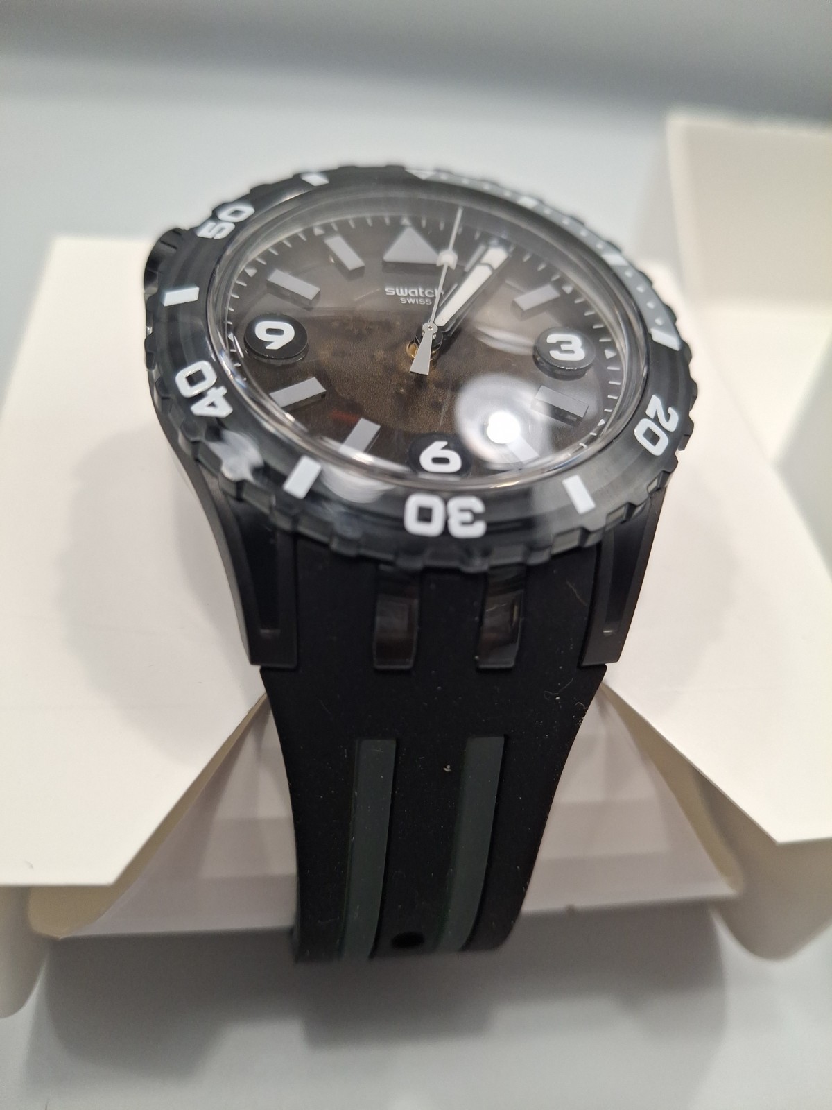 Swatch SCUBAQUA BLACK SEA NETTLE (44mm) Transparent Black Dial / Matte Black Sil