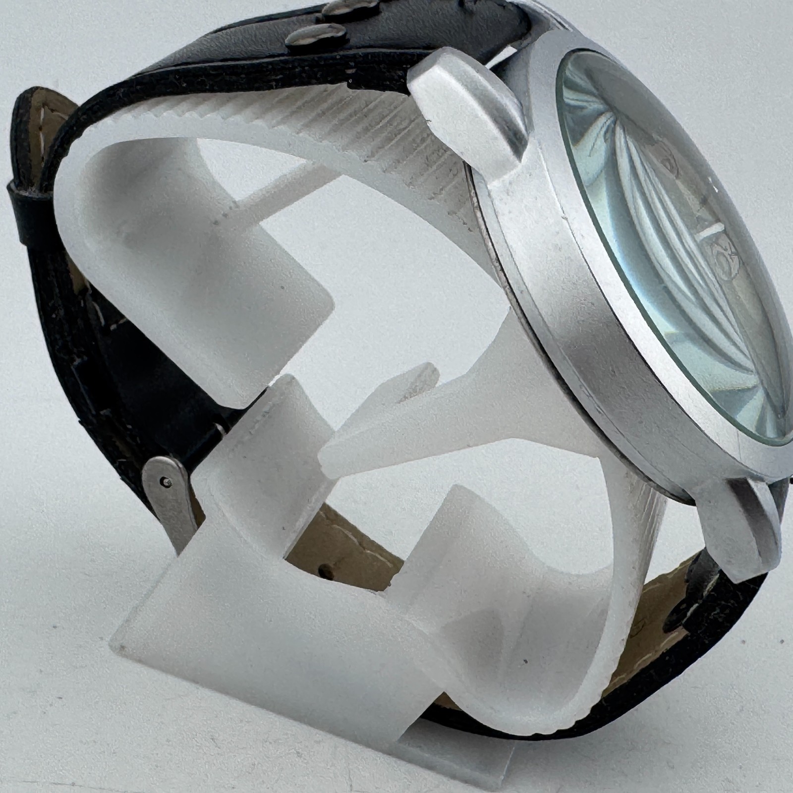 “Kills Love Slowly” Quartz Watch Men Silver Black Leather Analog New Battery