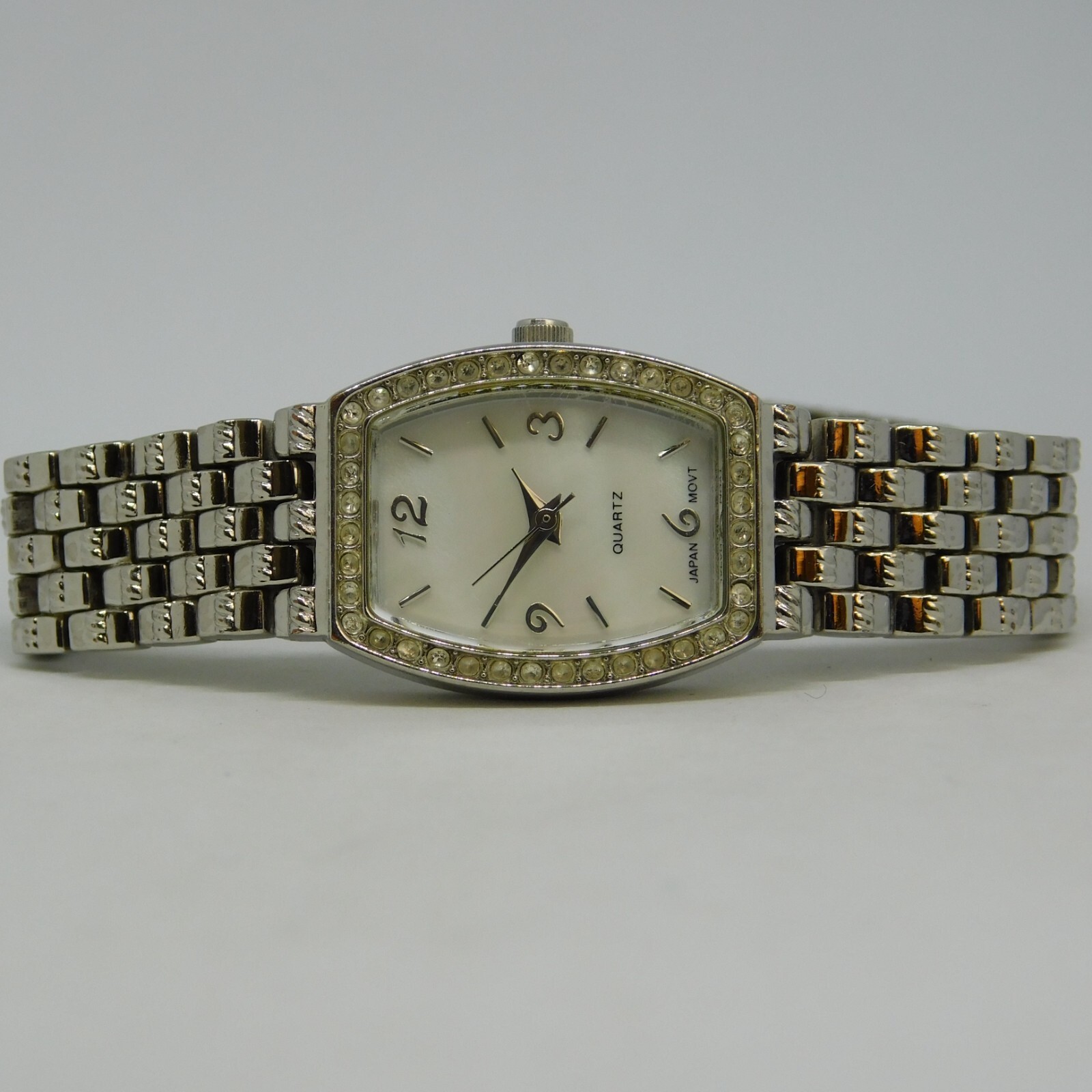 Mother of Pearl Dial Quartz Analog Women’s Watch Sz. 6 1/4″ New Battery