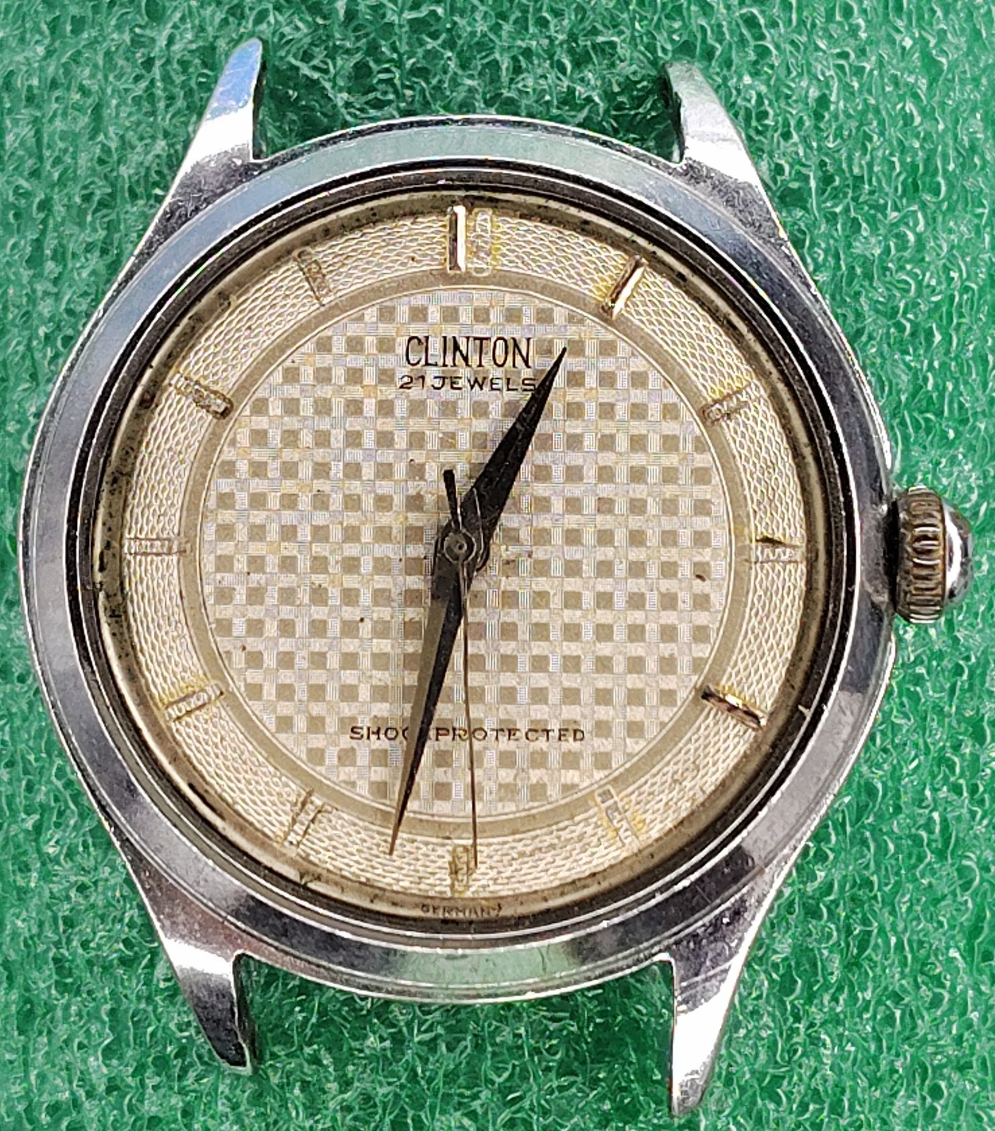 C2013 mens Clinton Waffle Dial 21J Manual Wind Movement Vintage Watch Parts lot