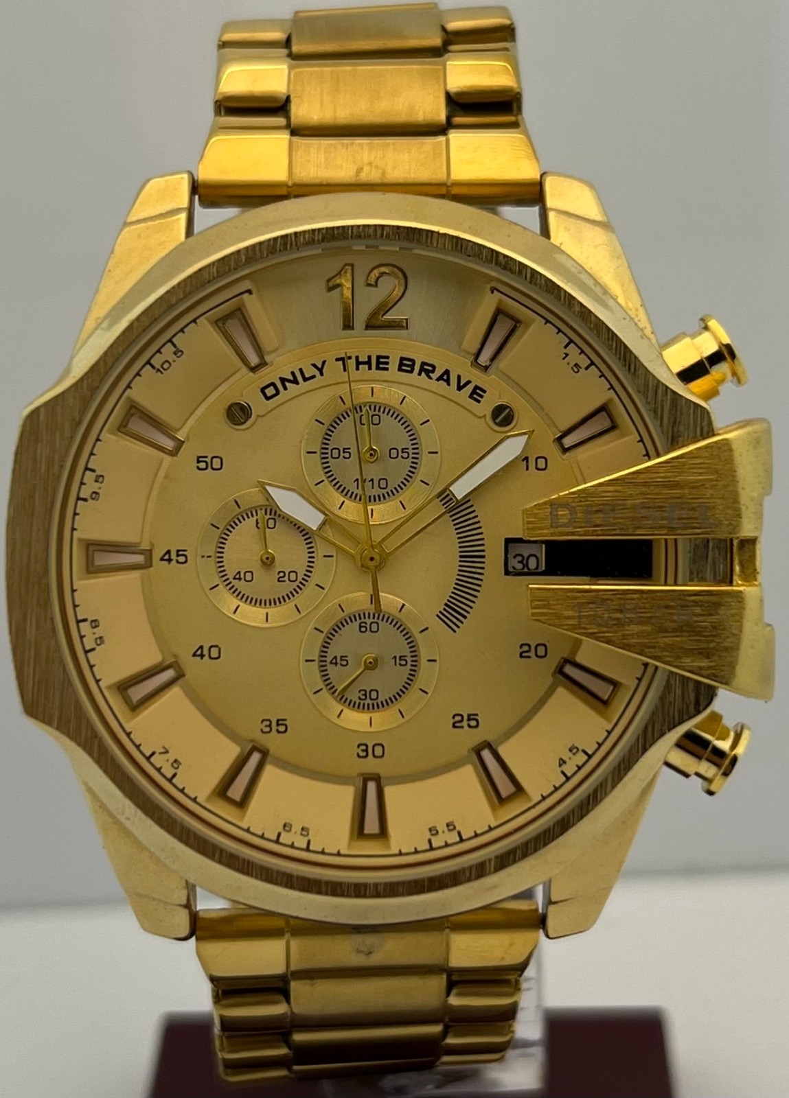 Men’s Diesel Mega Chief Chronograph Date Quartz Golden Dial Working Wristwatch
