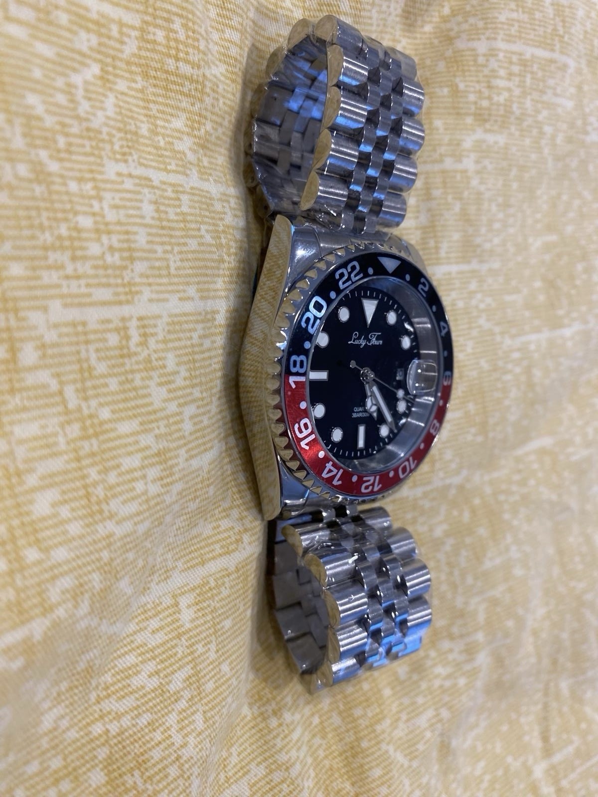 Lucky Fours Quartz Watch Black Dial Date Red/Black 24-Hr Bezel (Imperial)