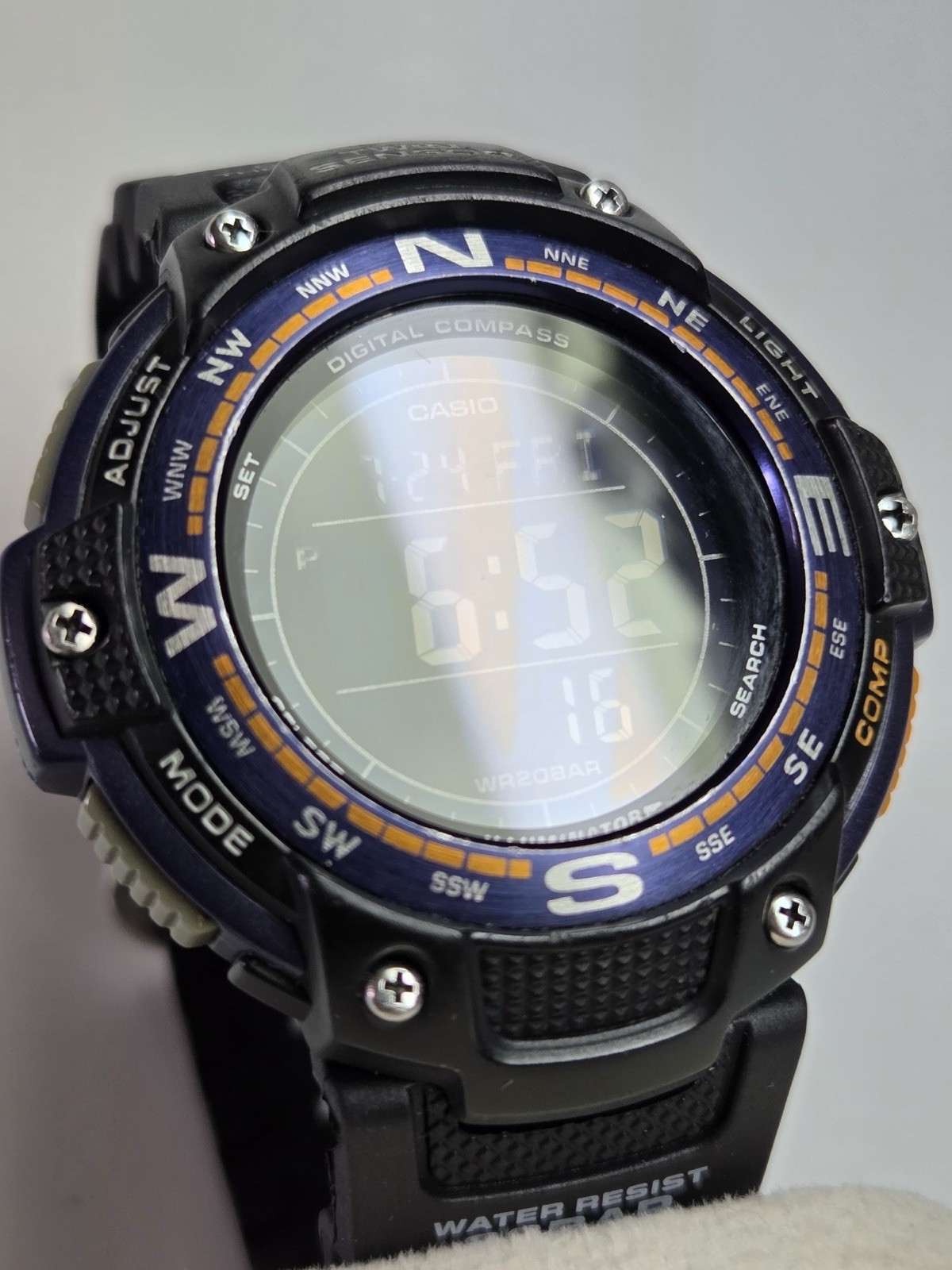 Casio SGW100 Twin Sensor Negative Display Compass Thermometer New Battery