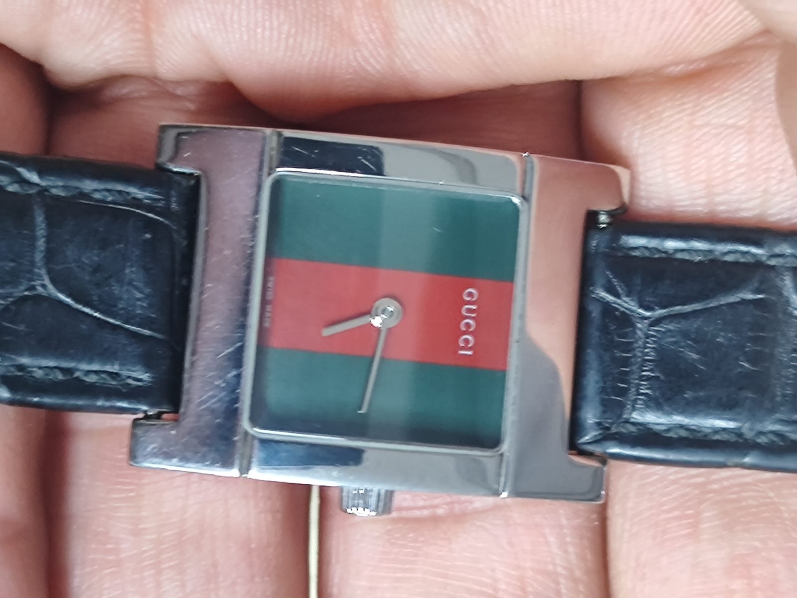 GUCCI Classic Green / Red Dial Black Leather Lady Watch 7700L Genuine NOS