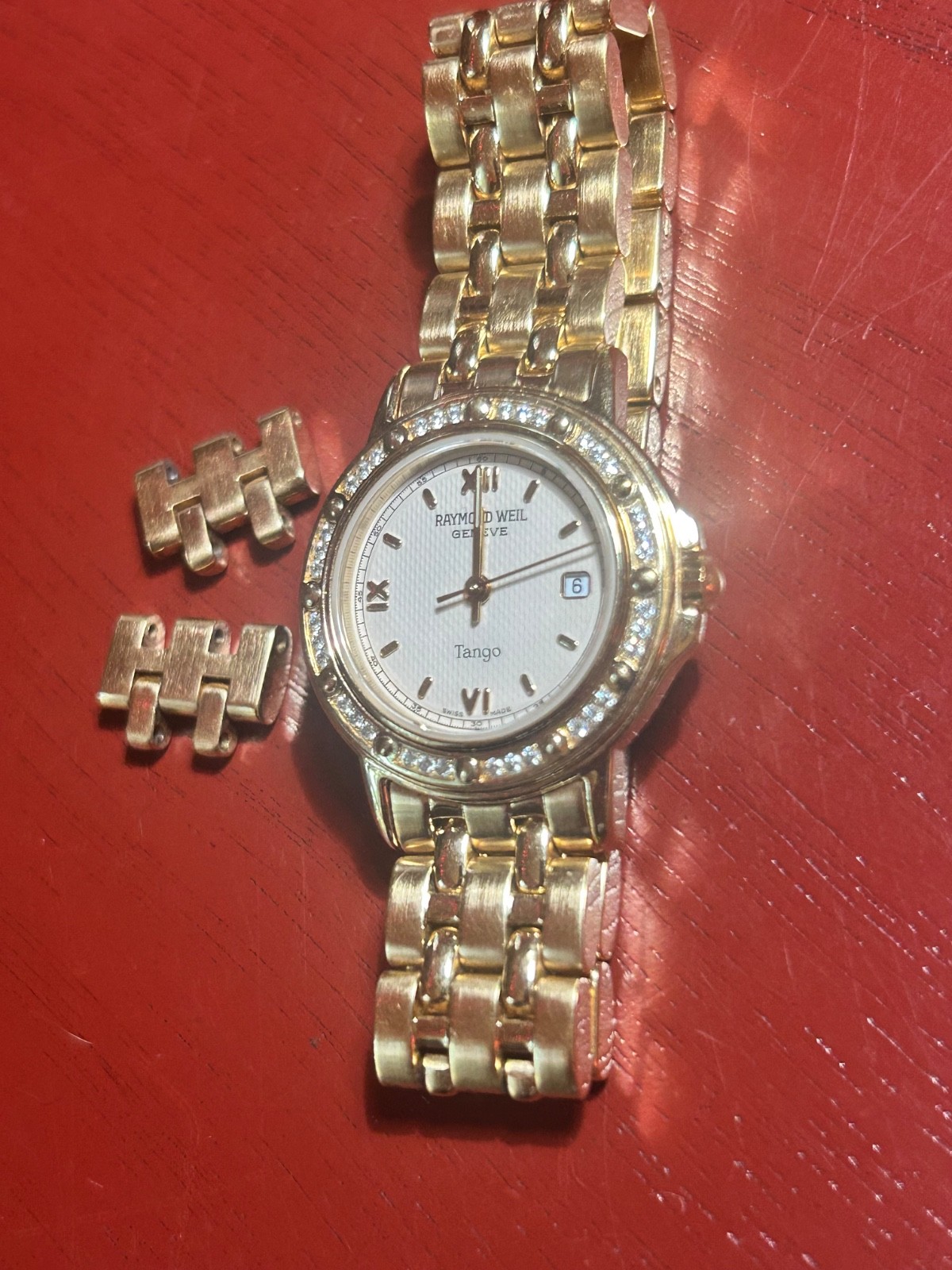 Raymond Weil Tango 5360 Swiss made luxury, vintage 28mm case 36 diamond bezel