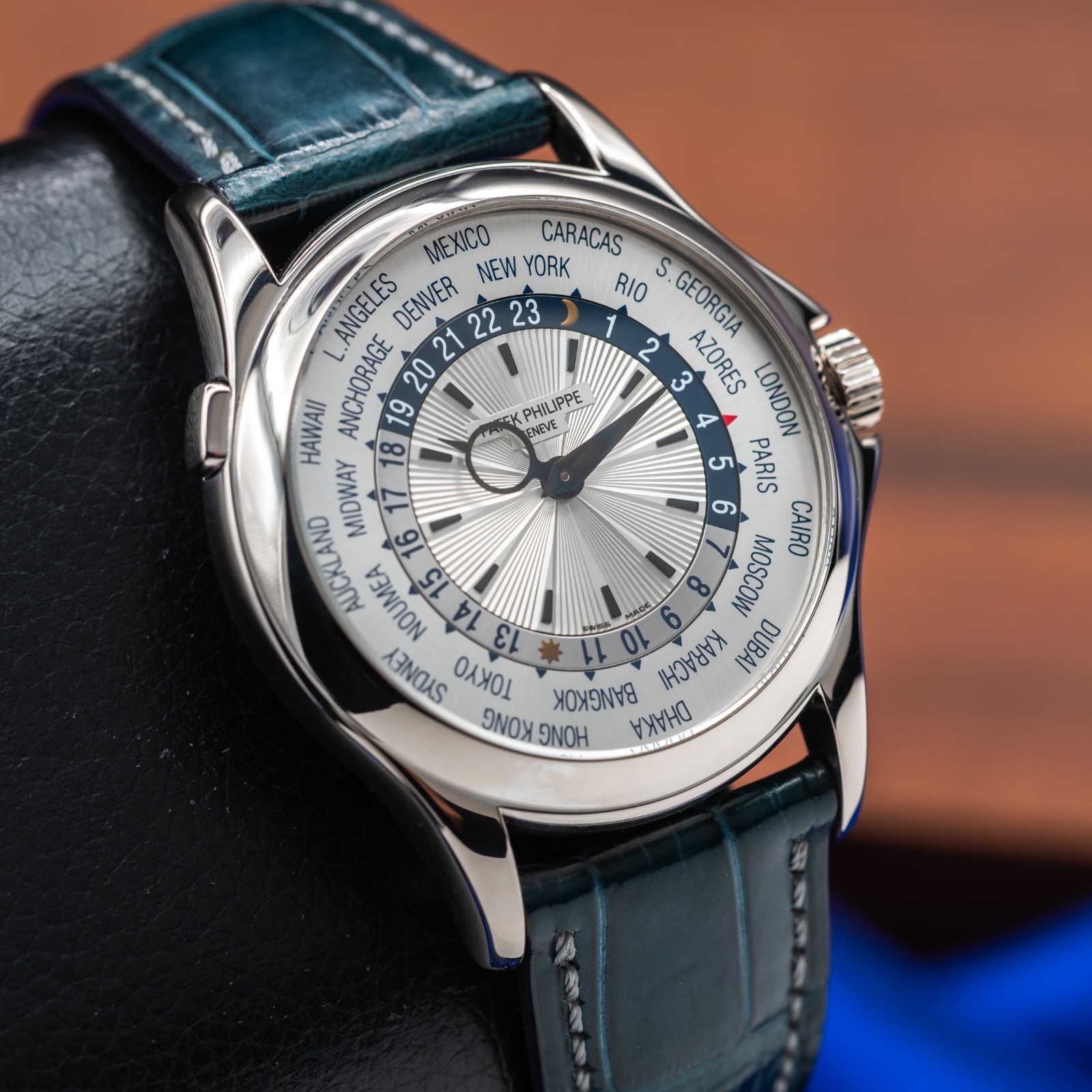 PATEK PHILIPPE World Time Automatic 18k White Gold 39.5mm 5130G