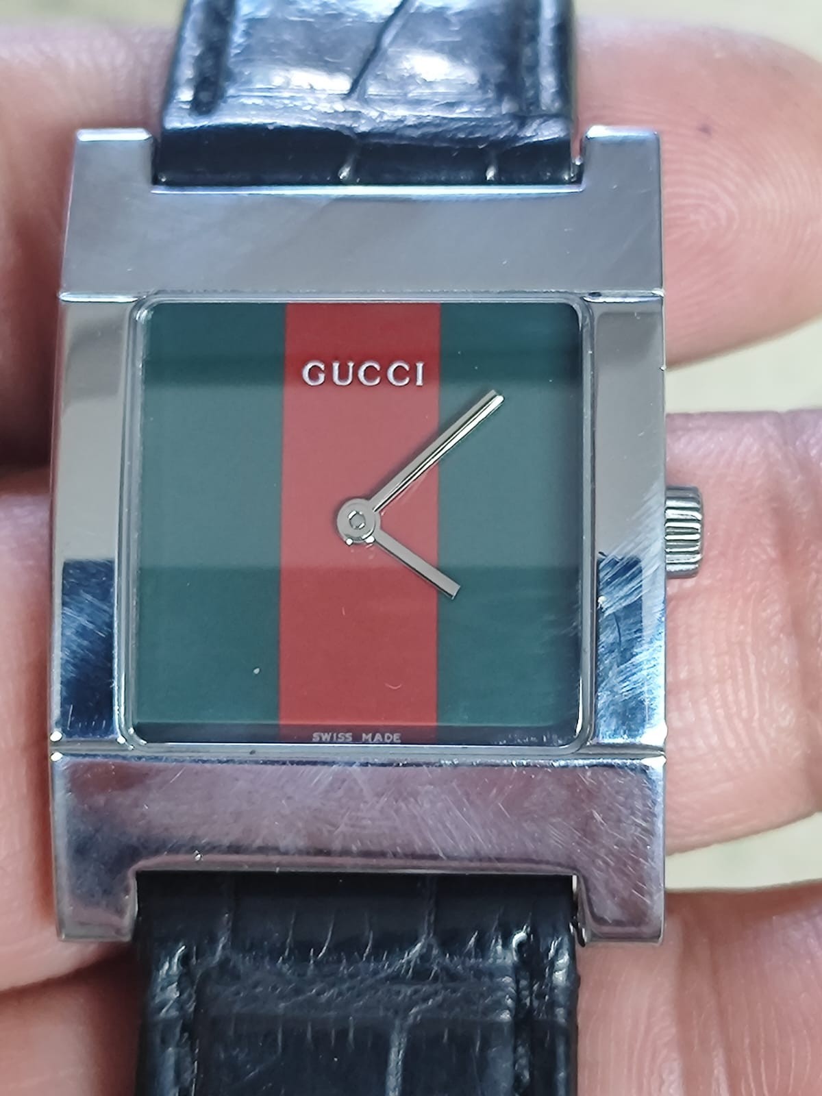 GUCCI Classic Green / Red Dial Black Leather Men’s Watch 7700M Genuine NOS