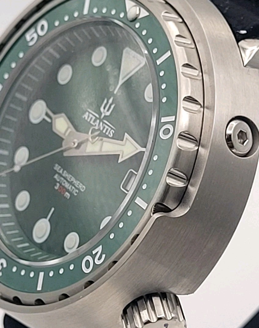 High Quality NH35 Automatic Green Tuna Diver Watch Atlantis Green 300m Sapphire