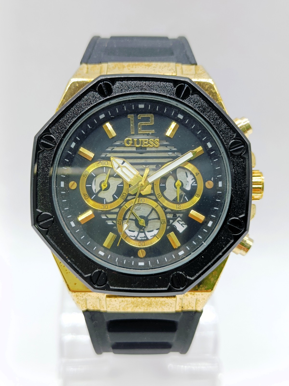 Awesome Guess Chronograph Date Indicator Quartz Analog Men’s Wrist Watch