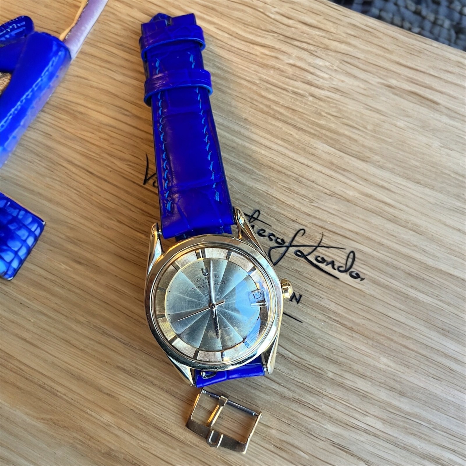Universal Geneve, Polerouter Date, gold plated, 35mm case, Guilloche gold dial