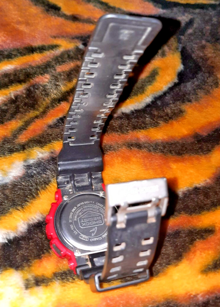 CASIO G-Shock~GA-100 Wrist Watch +2 Extra Bezels~Red/Black/Green/Blue/White??