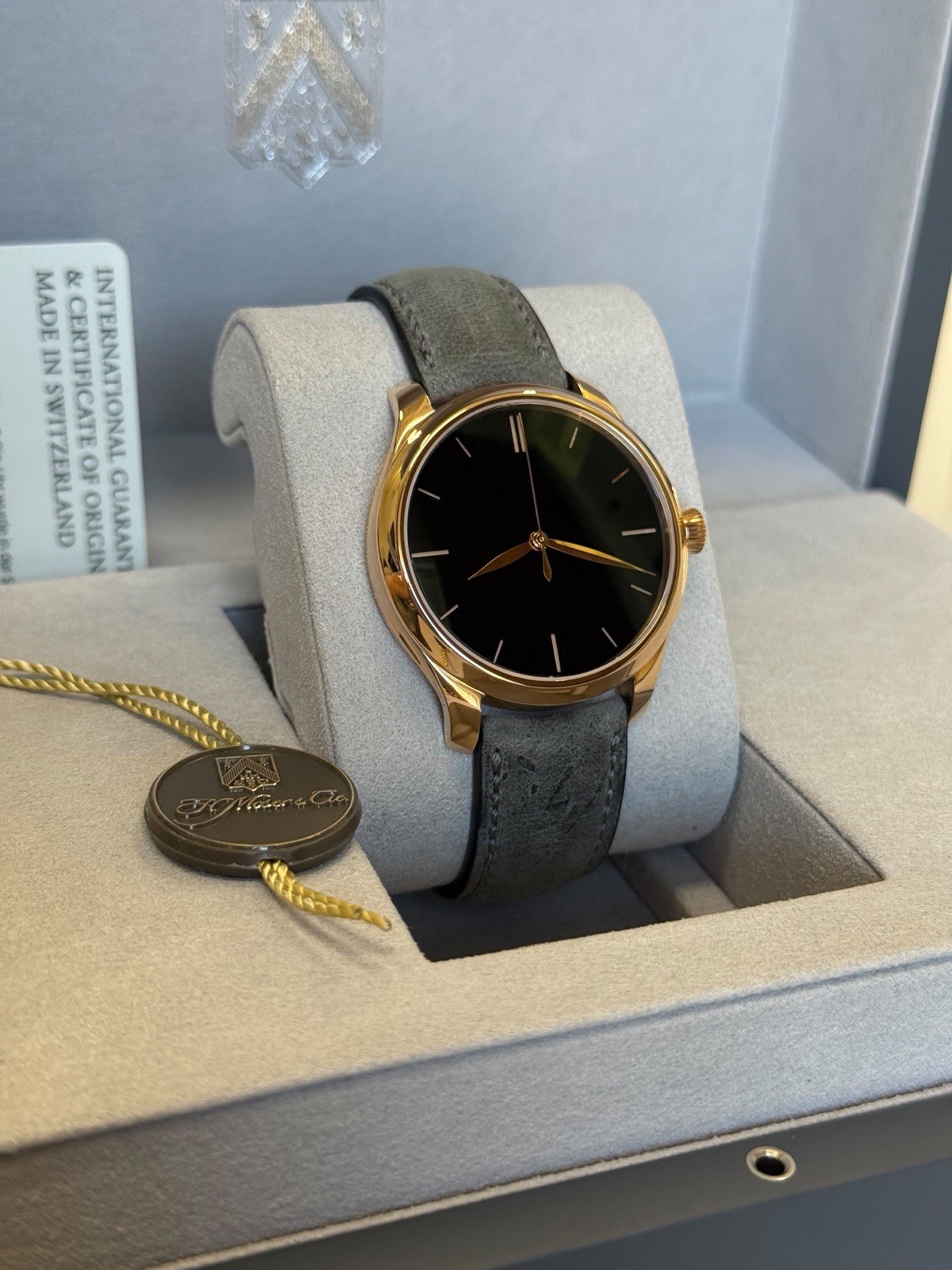 H.Moser & Cie. Endeavour Centre Seconds 5/2026 Vantablack Red Gold Watch
