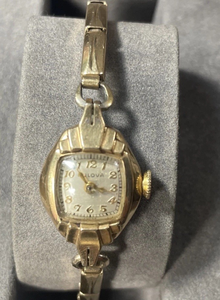 BULOVA (LO) 12K GOLD Filled Bezel 447656 WOMAN’S WATCH. Swiss Made. Works