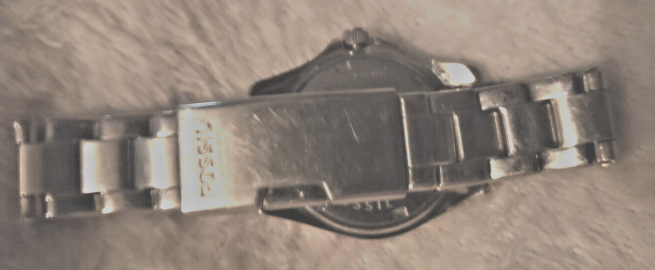 FOSSIL WATCH, WOMEN’s metal link strap, fold-over push clasp. GOOD CONDITION.