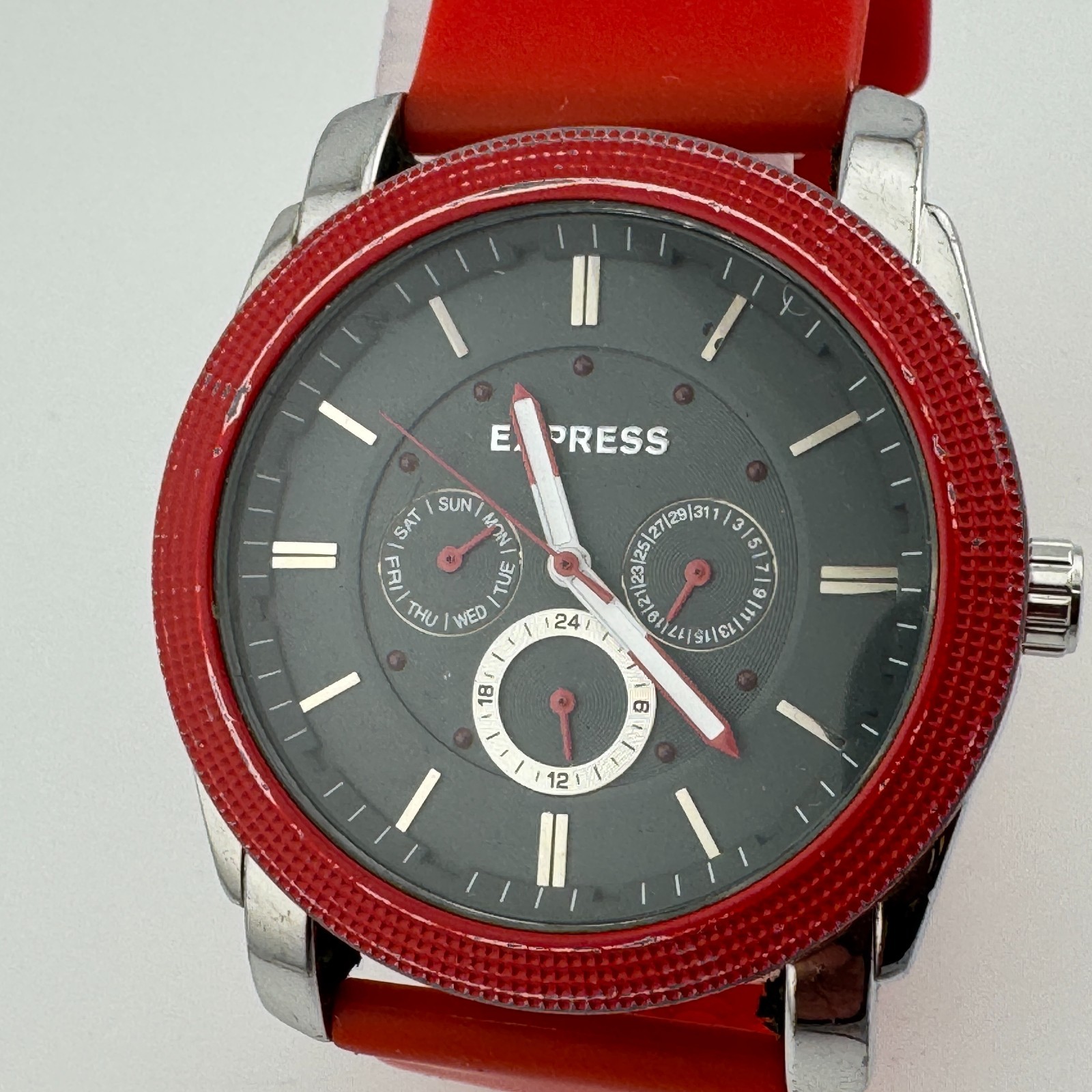 Express Quartz Watch Men 30m Silver Red Japan Movt Day Date Analog New Battery