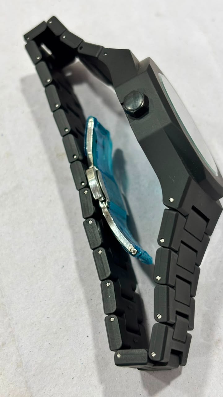 Black Analog Wrist Watch Arabic Numeral Dial Black Metal Bracelet Watch