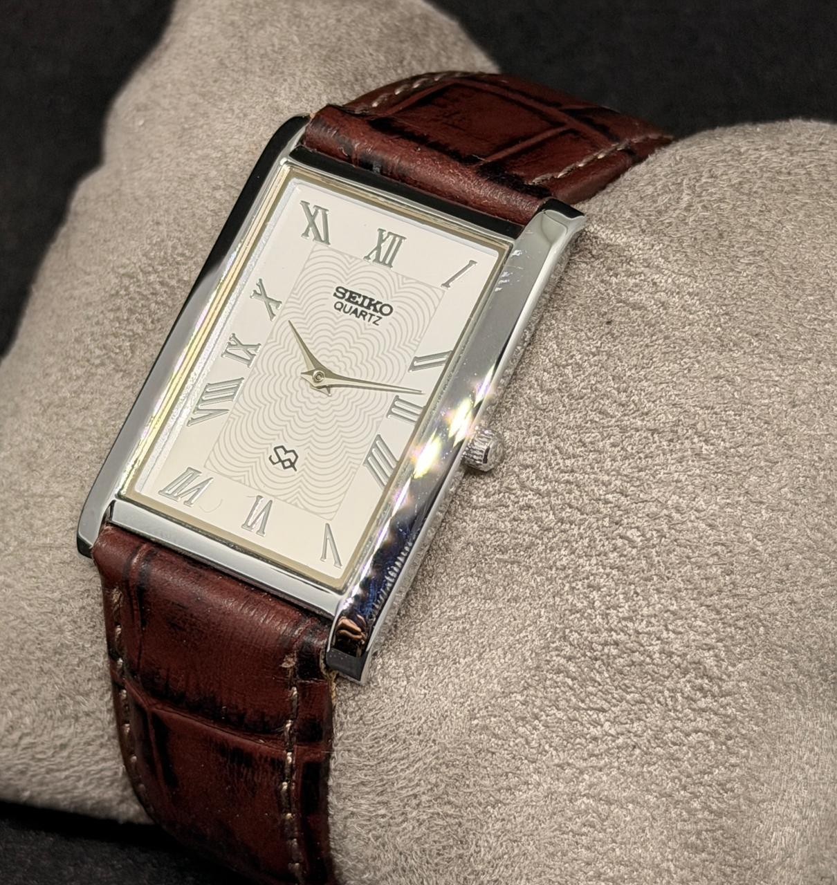 Vintage Seiko Slim Quartz Men’s Wrist Watch With Free DDP Shipping