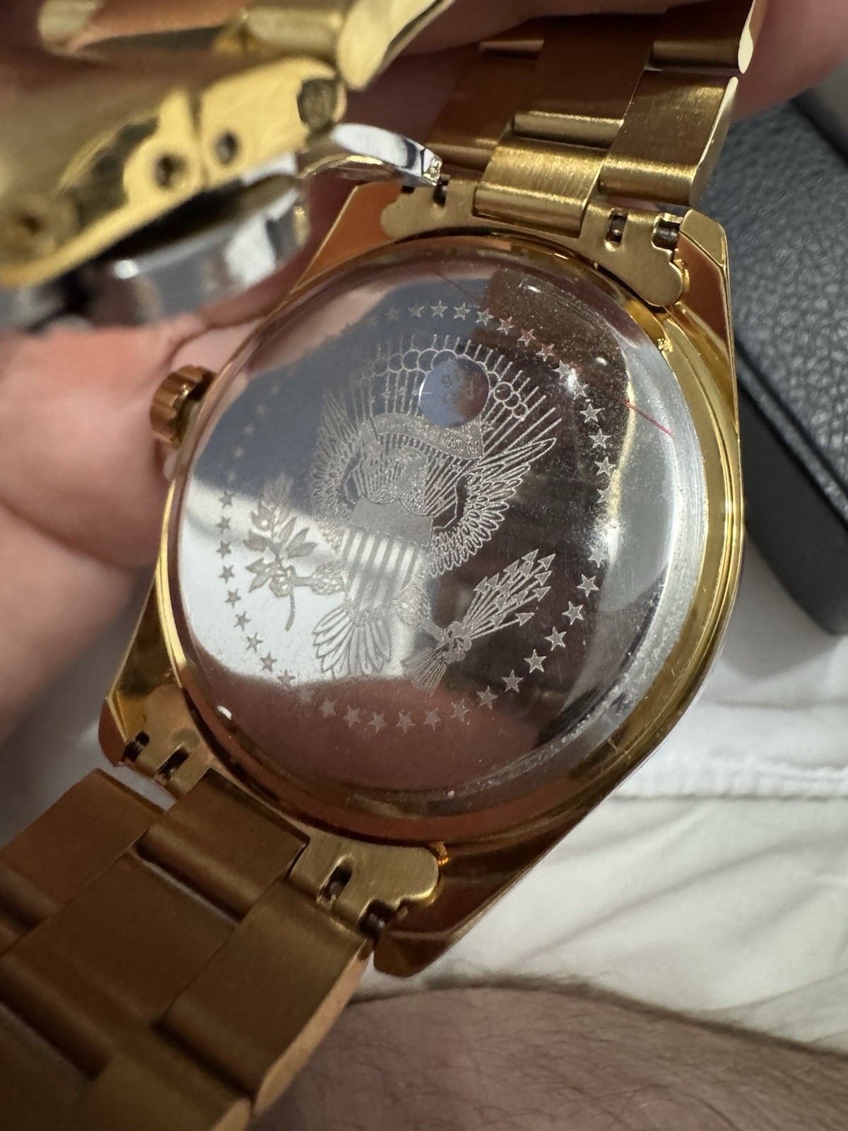 Trump Vintage Gold-Tone Quartz Analog-Date Watch / Silver Dial / Black Bezel