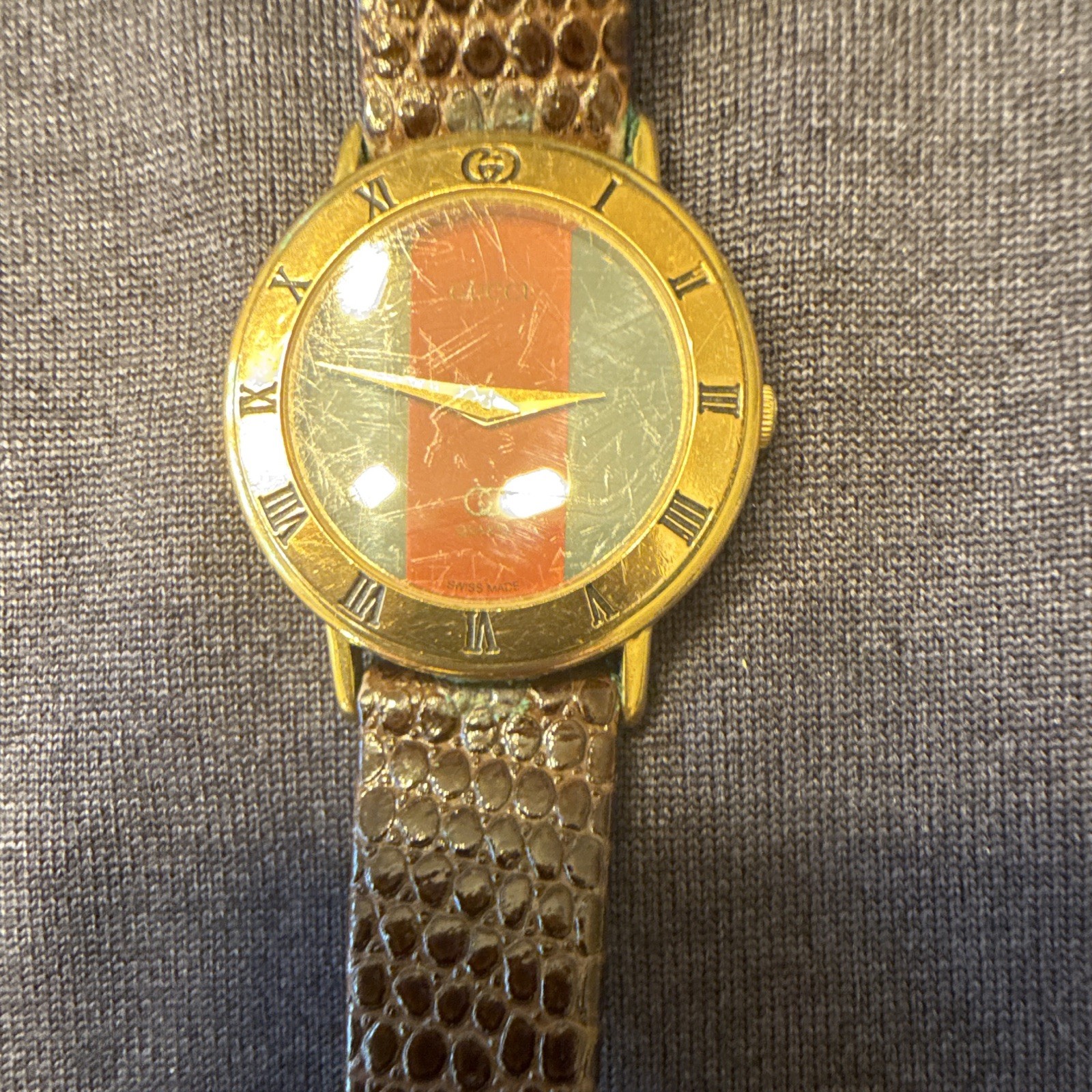 Gucci 3004L Quartz Swiss Made Round 26mm Gold Case Red/Green Dial Brown Strap