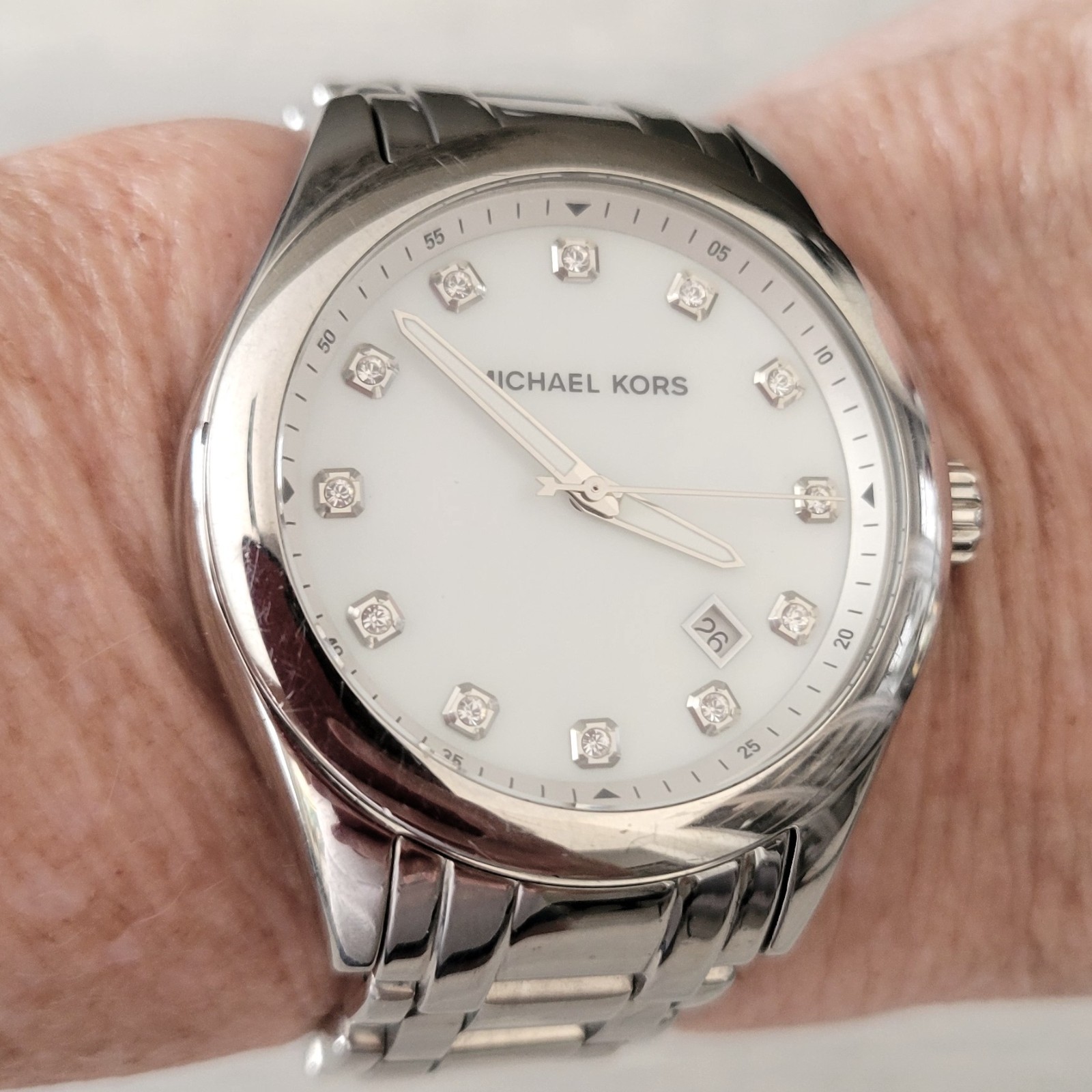 Michael Kors Womens Watch Large Silver Tone Round White Face w/ Date MK-5325 EUC