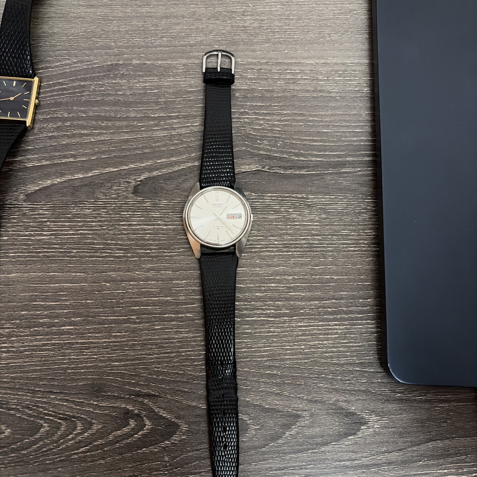 Seiko Automatic 17 Jewels Silver Dial Black Leather Date Wristwatch