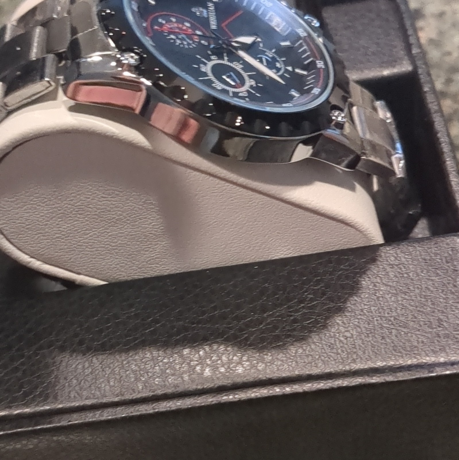 WEIGUAN Men’s Quartz Date Black/Red Dial Silver SS Bracelet 44-47.9mm w/ Box