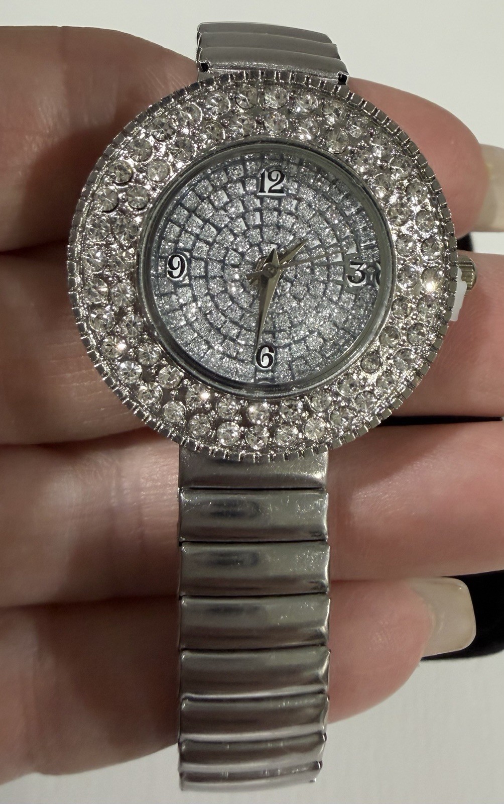 Women’s Quartz Silver-Tone Rhinestone Bezel Expansion Bracelet Watch 24-27mm