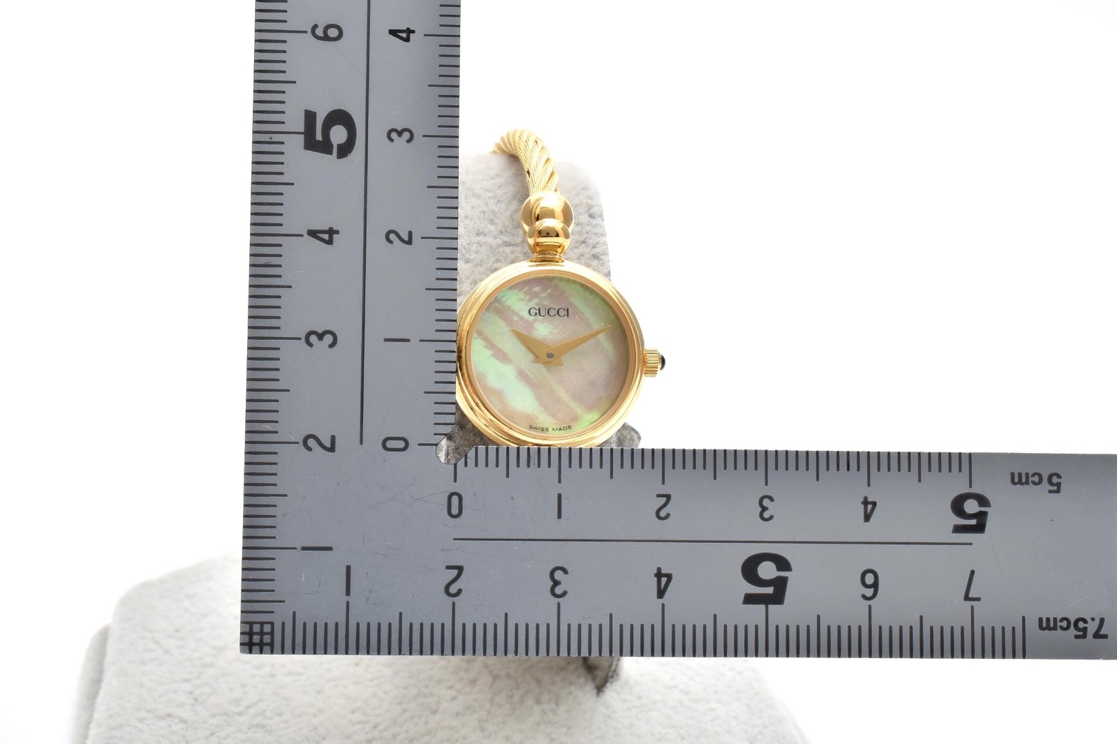 [Near MINT] Gucci 2700.2.L 20mm shell Dial Gold Bangle Quartz Women’s Watch②