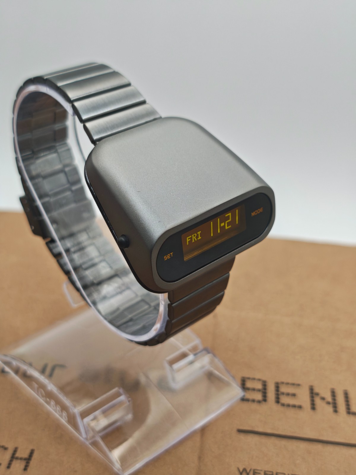 BenlyDesign “Stargazer” S1000GY – Retro-Futuristic OLED Digital Watch