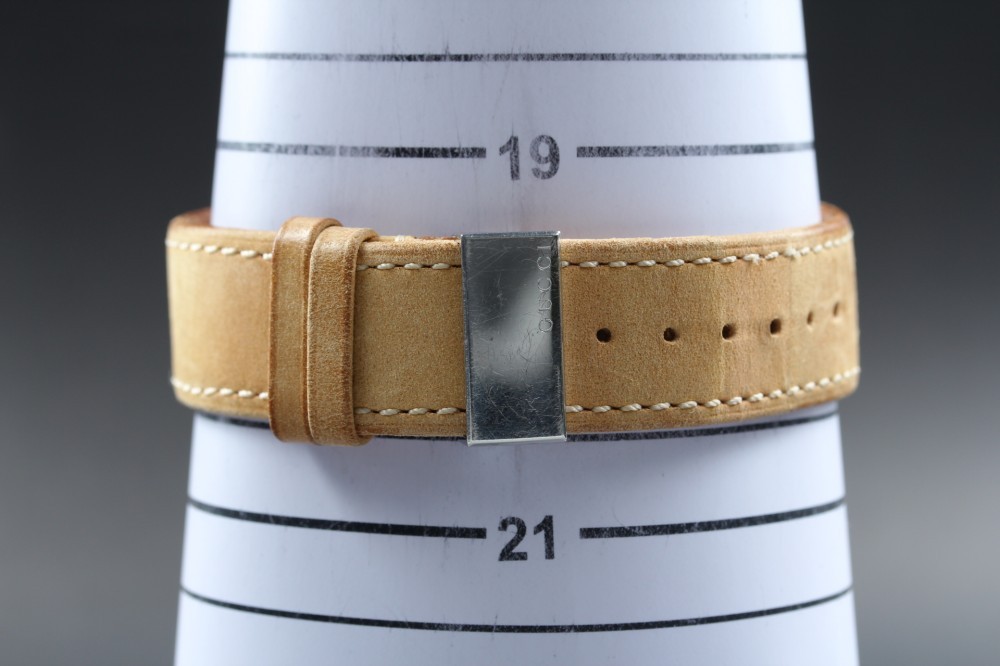 Near MINT GUCCI Coupe YA131301/131.3 Date Beige Square Quartz 40mm Men’s Watch