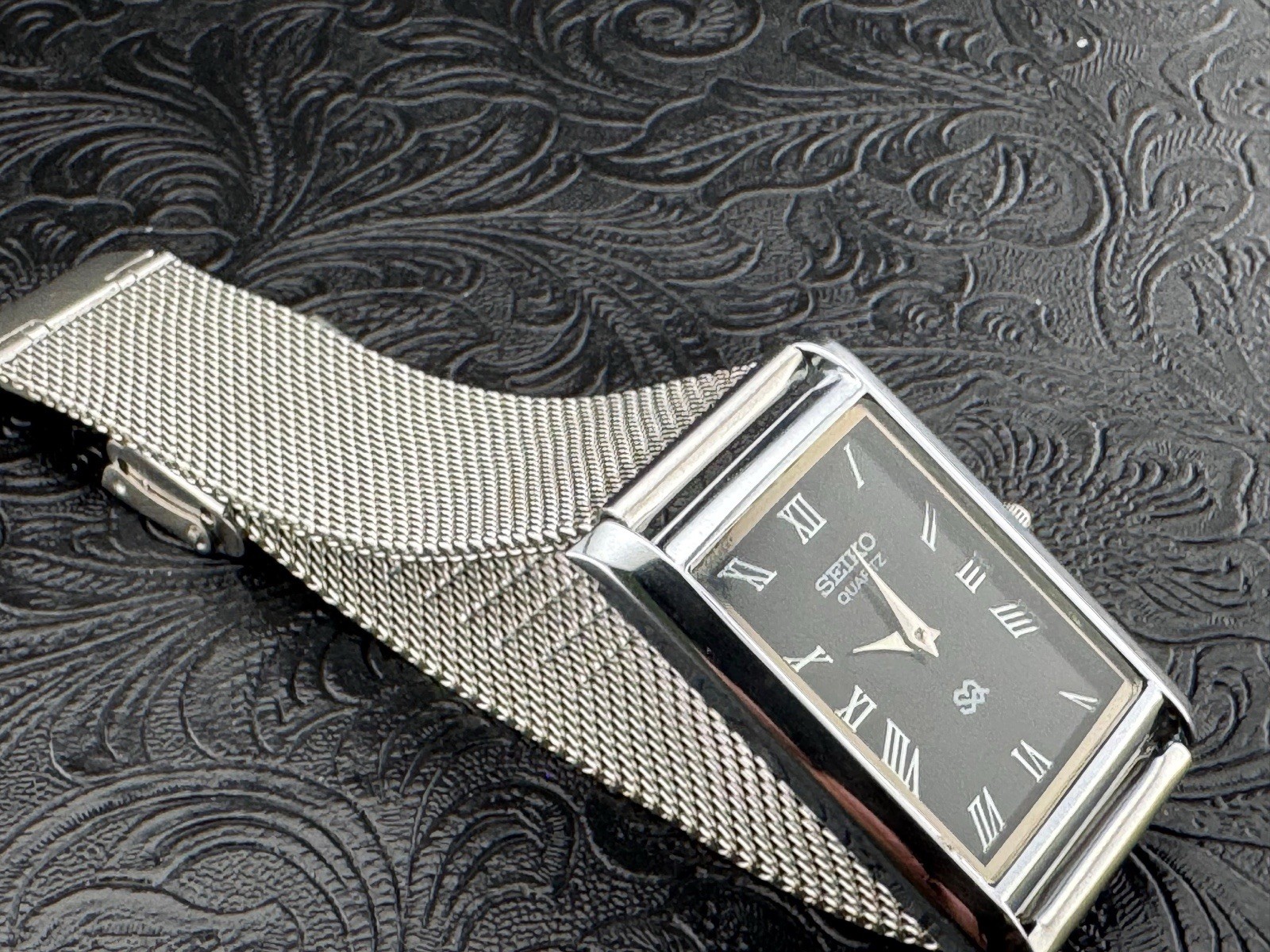 BLACK DIAL Vintage Seiko Slim Quartz Men’s Wrist Watch