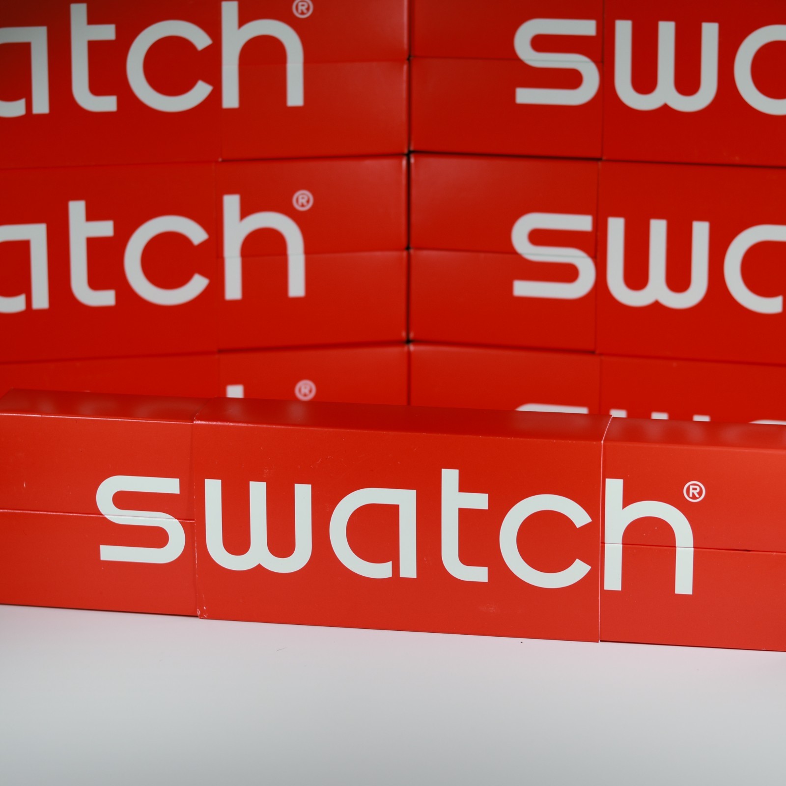 New Limited Swiss Swatch ESCALATOR Chrono Matte White Silicone Date 42mm SUSW408